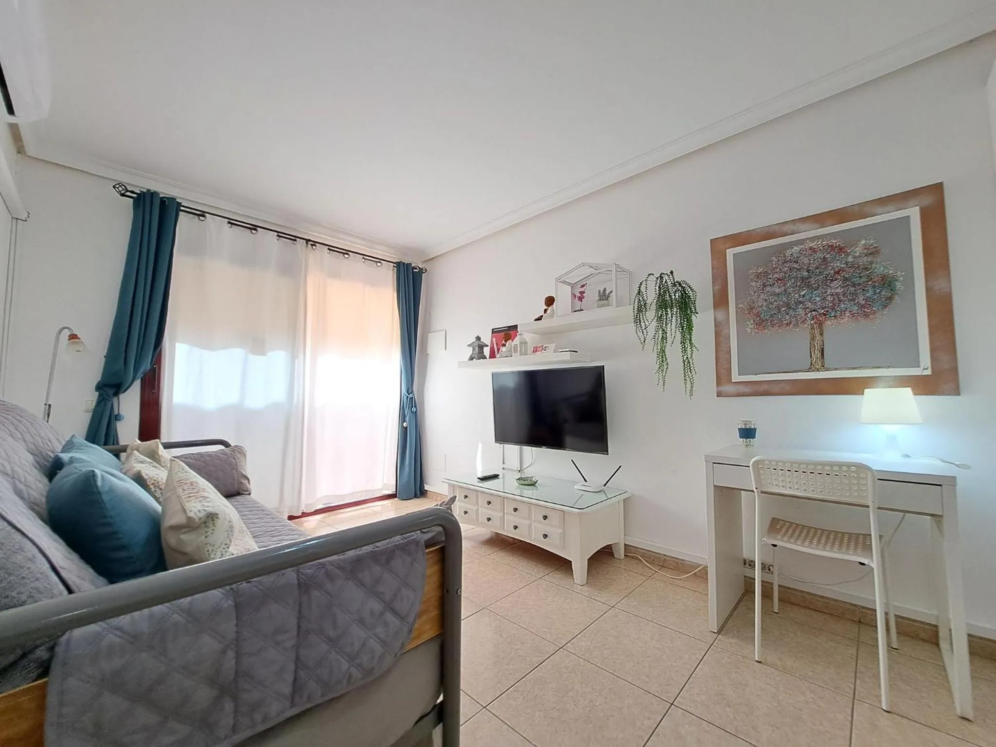Communal lounge/ TV room in Casa Mamu, terrace, wifi and air con