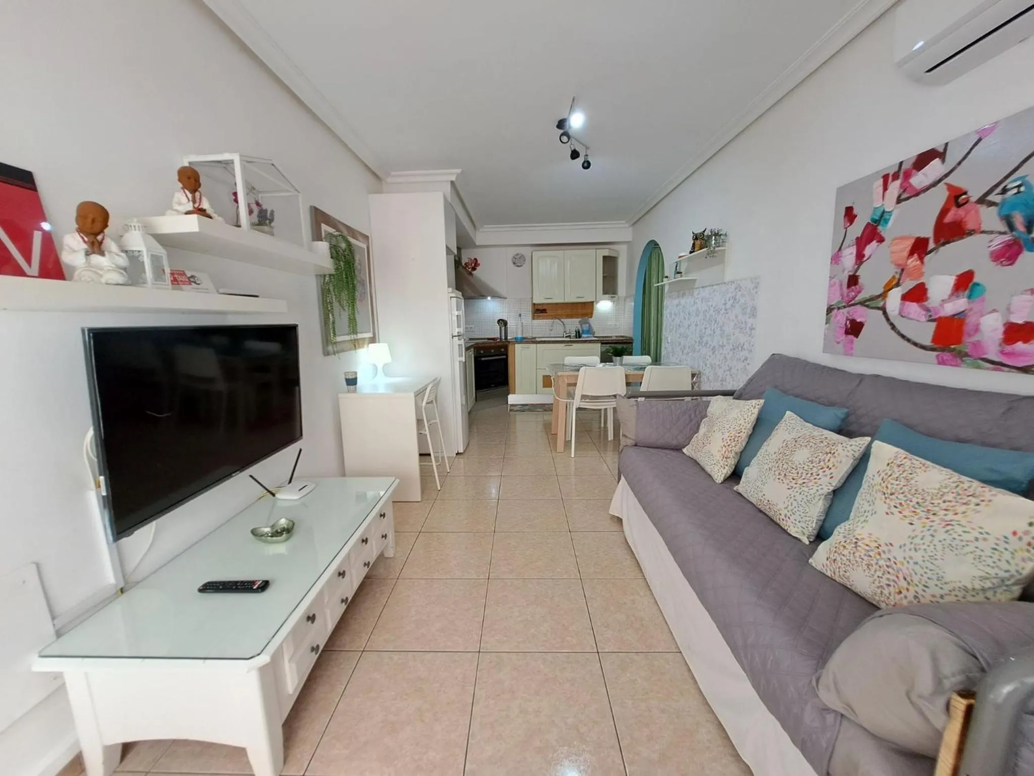 Communal lounge/ TV room in Casa Mamu, terrace, wifi and air con