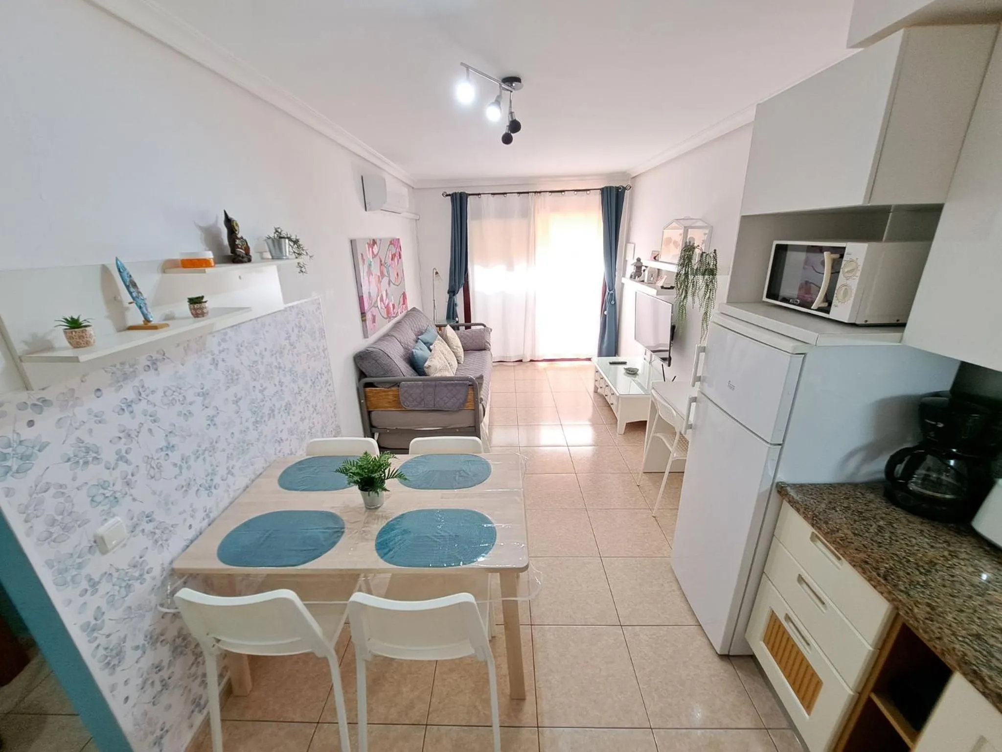 Communal lounge/ TV room in Casa Mamu, terrace, wifi and air con
