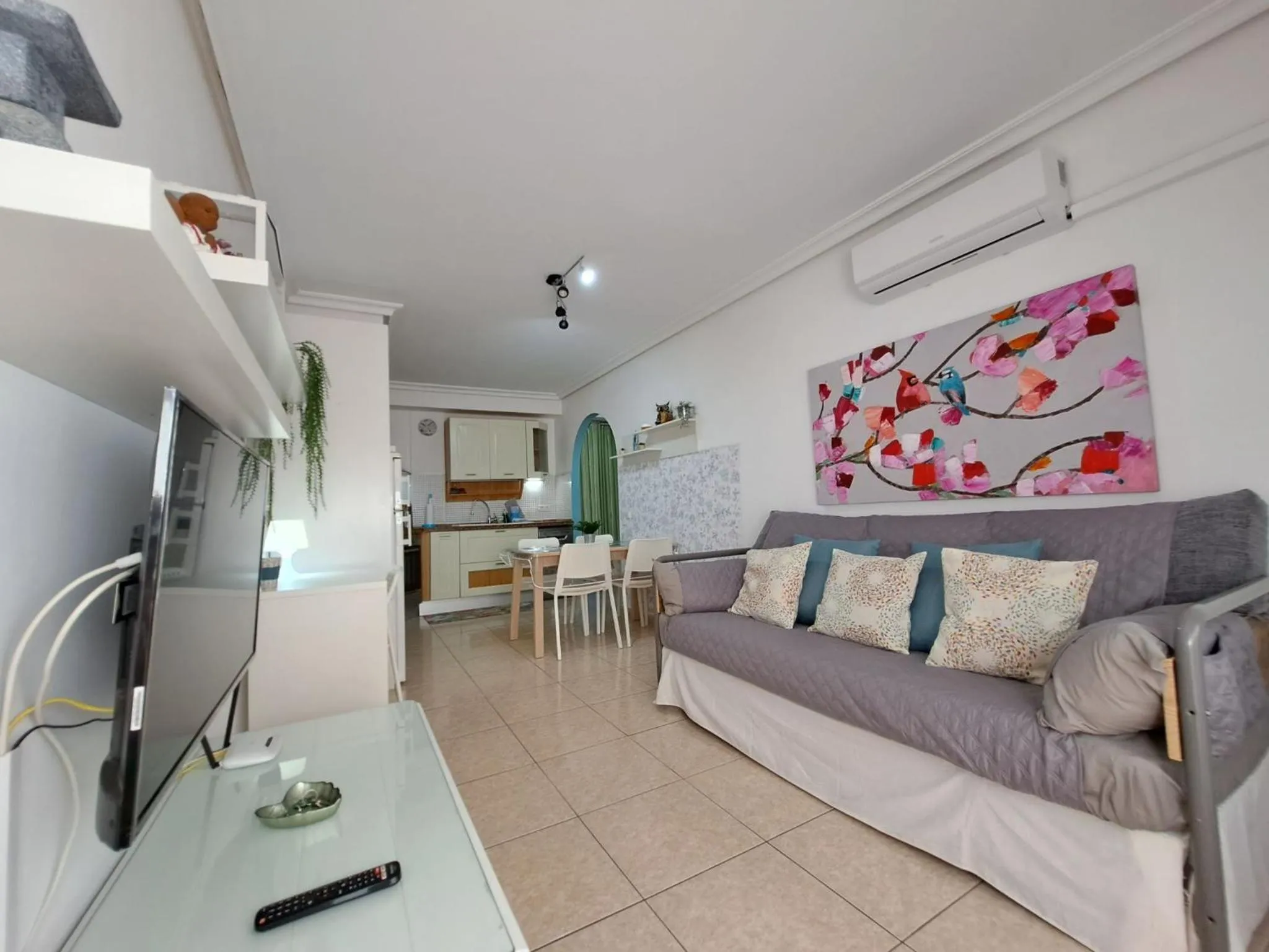 Communal lounge/ TV room in Casa Mamu, terrace, wifi and air con
