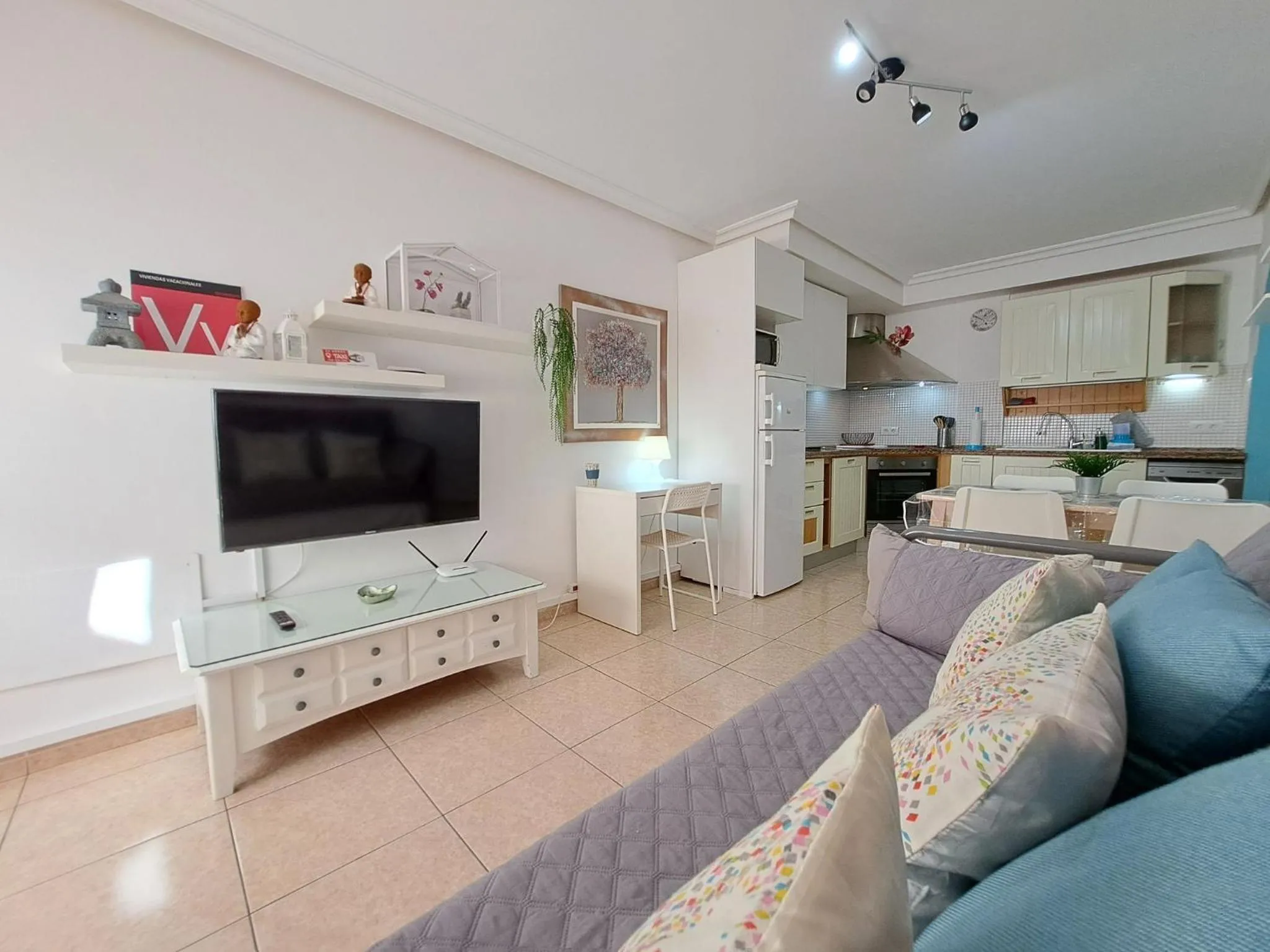 Communal lounge/ TV room in Casa Mamu, terrace, wifi and air con