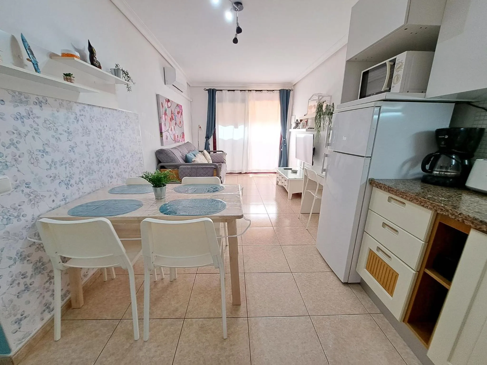Communal lounge/ TV room in Casa Mamu, terrace, wifi and air con