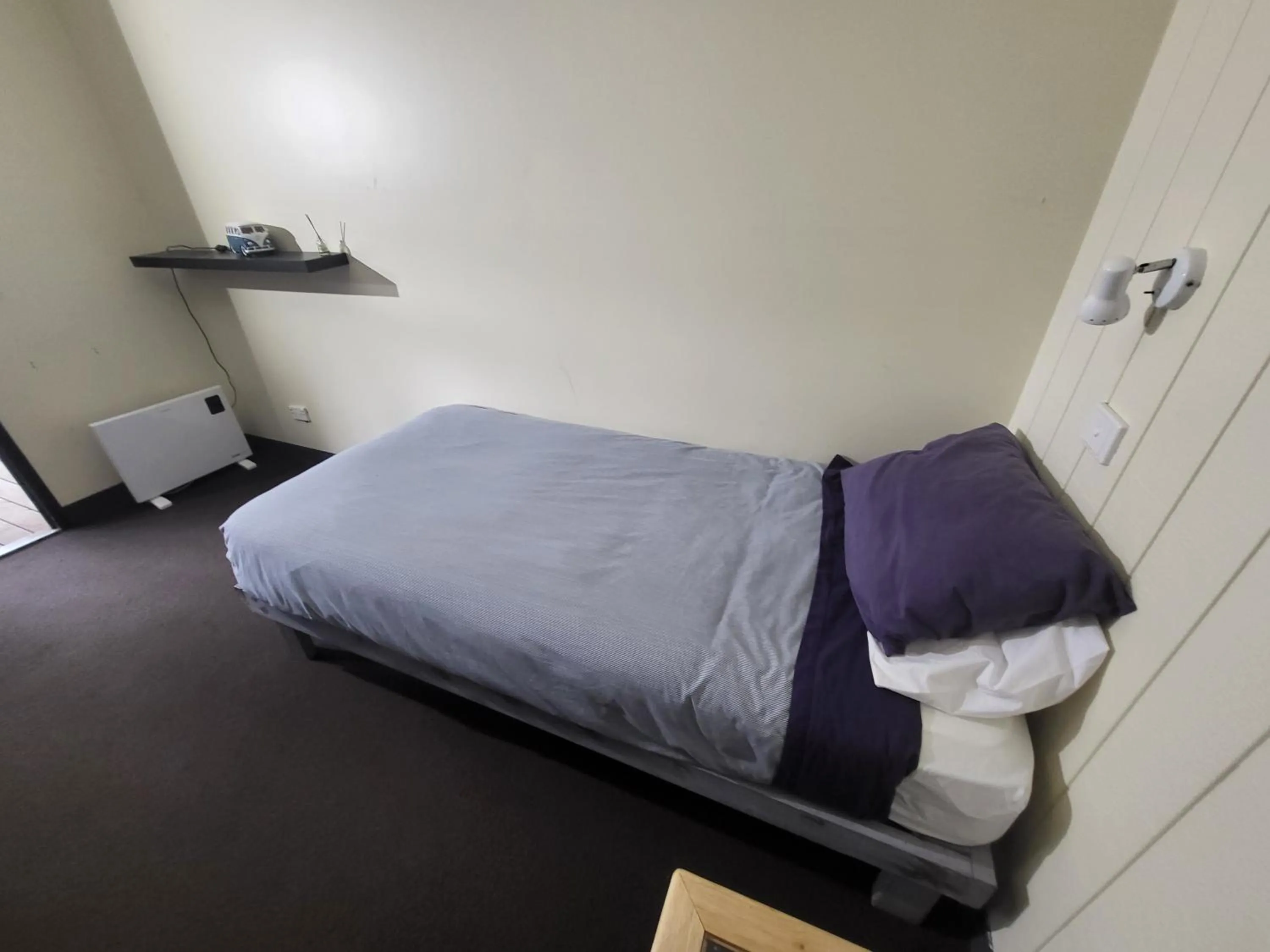 Bed in Swansea Backpackers