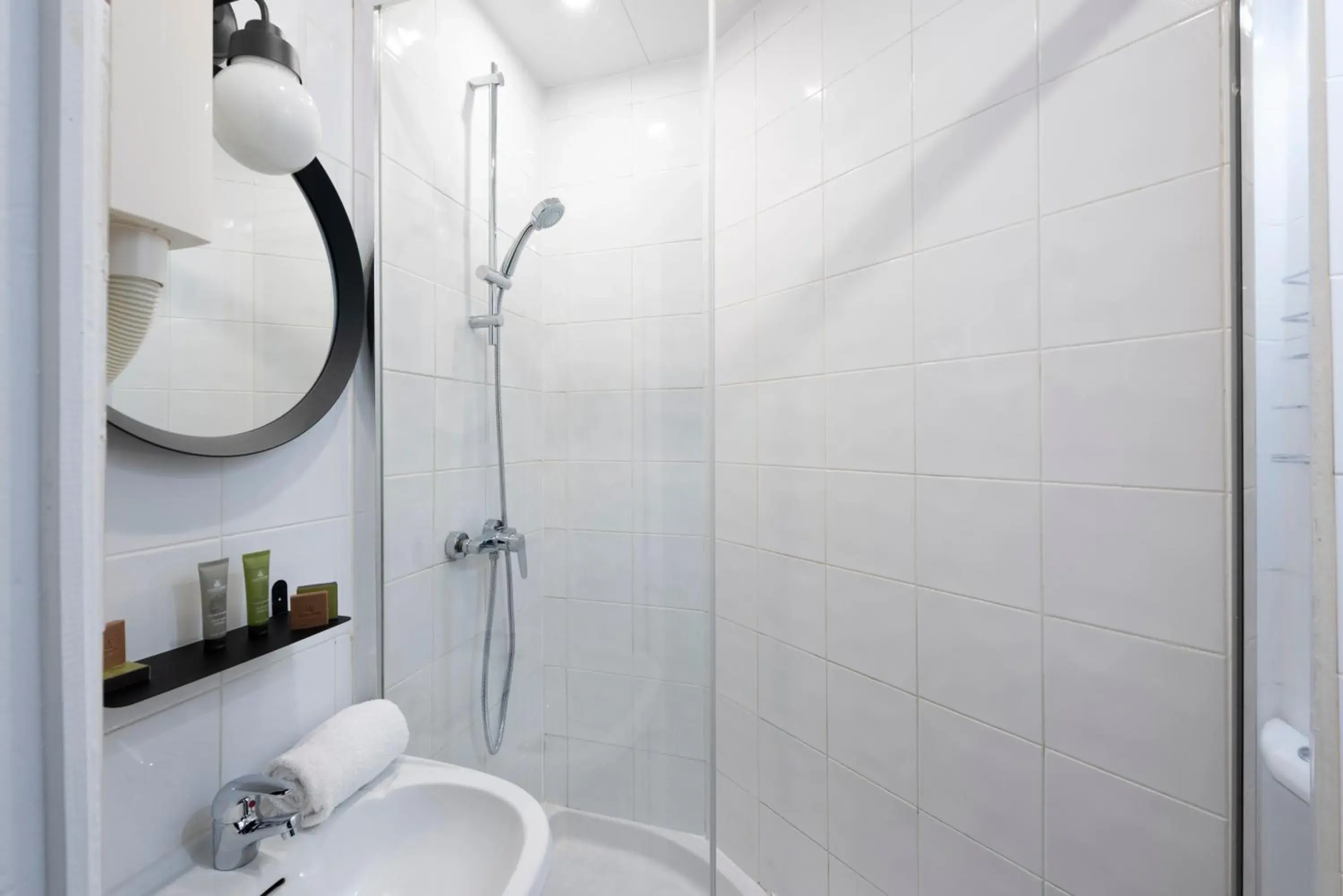 Double Room with Balcony in Lennon by Avalon Hotel Paris Gare du Nord Double Room with Balcony in Lennon by Avalon Hotel Paris Gare du Nord