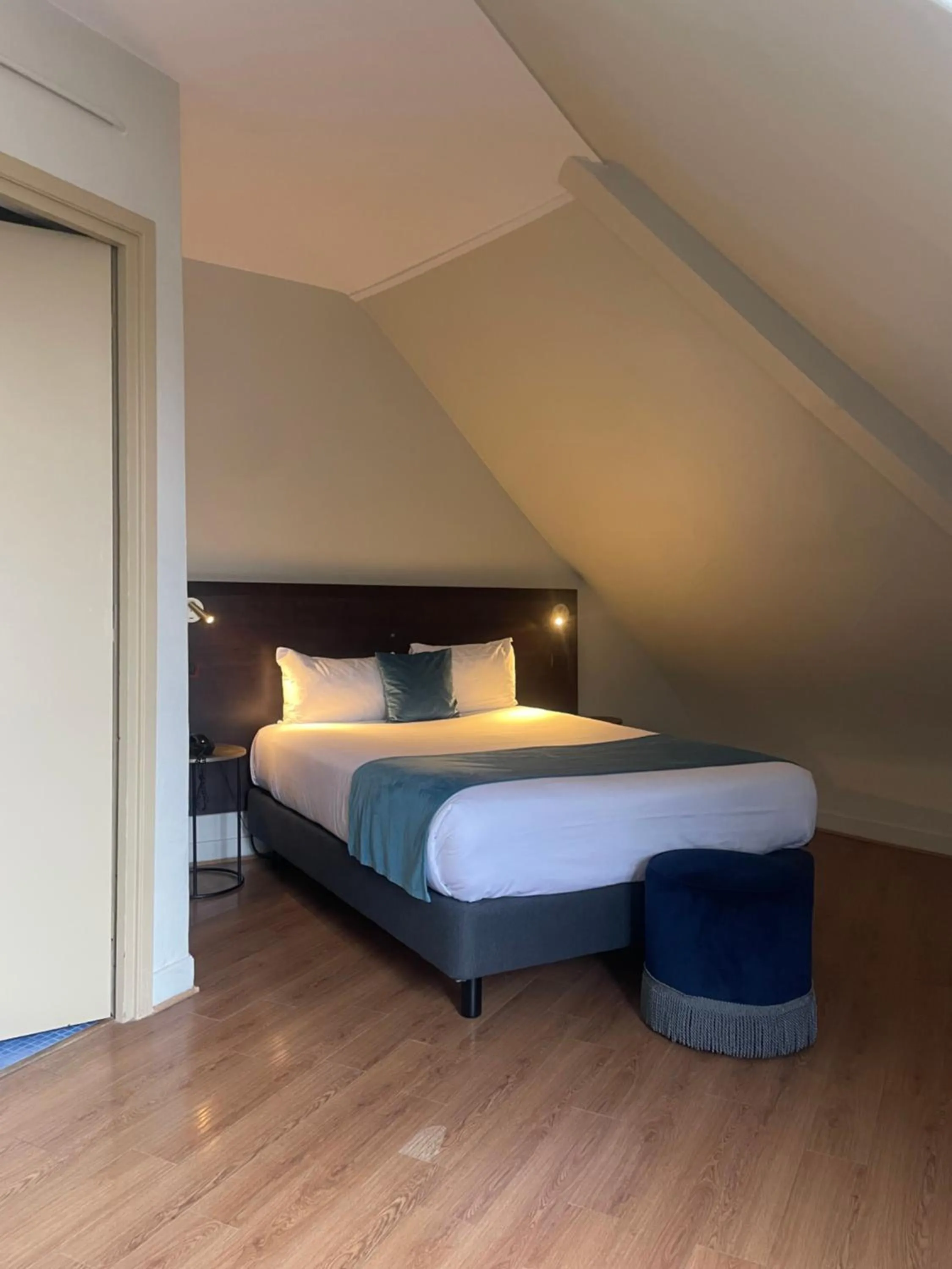 Bedroom, Bed in Lennon by Avalon Hotel Paris Gare du Nord