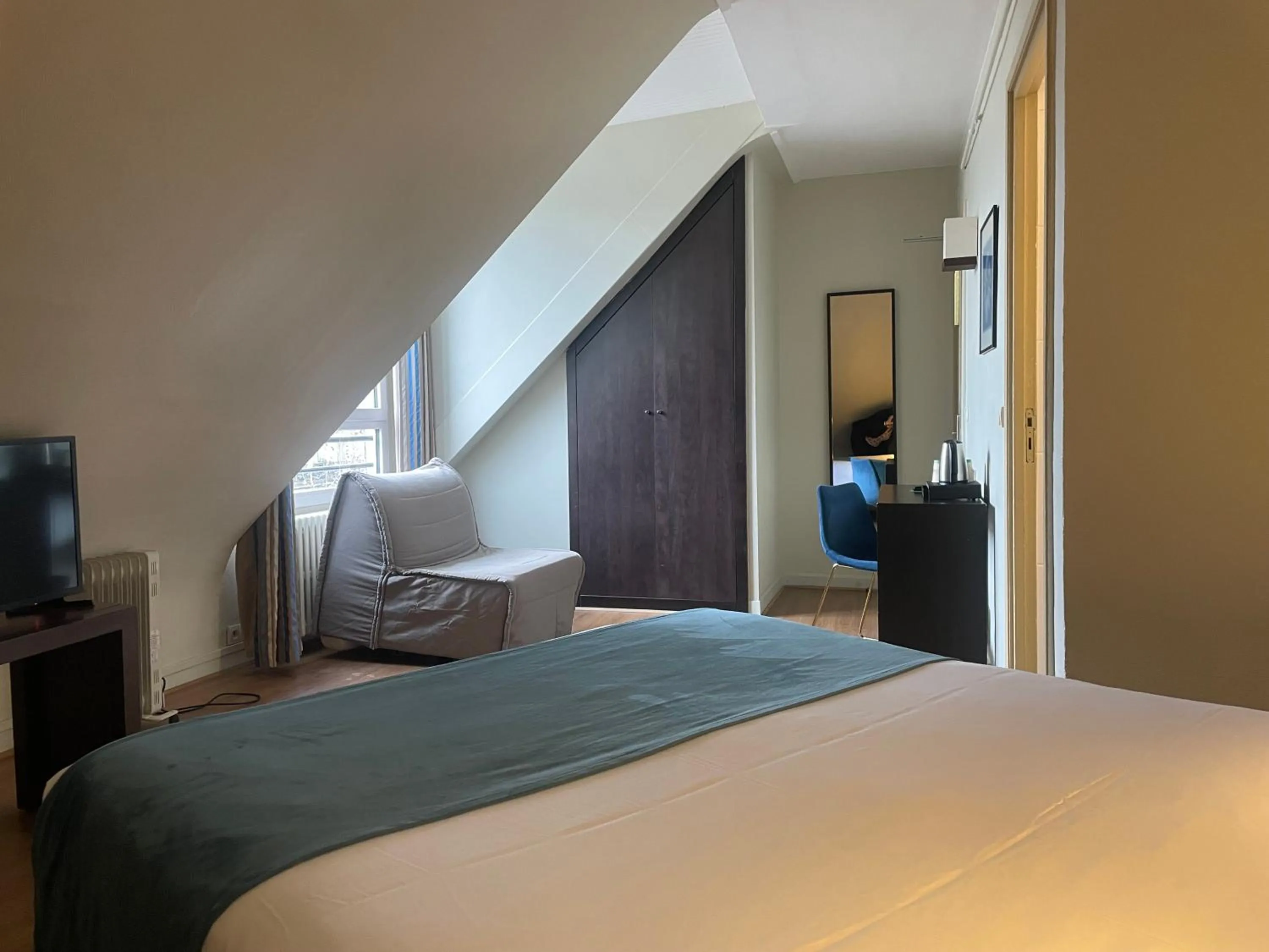 Bed in Lennon by Avalon Hotel Paris Gare du Nord