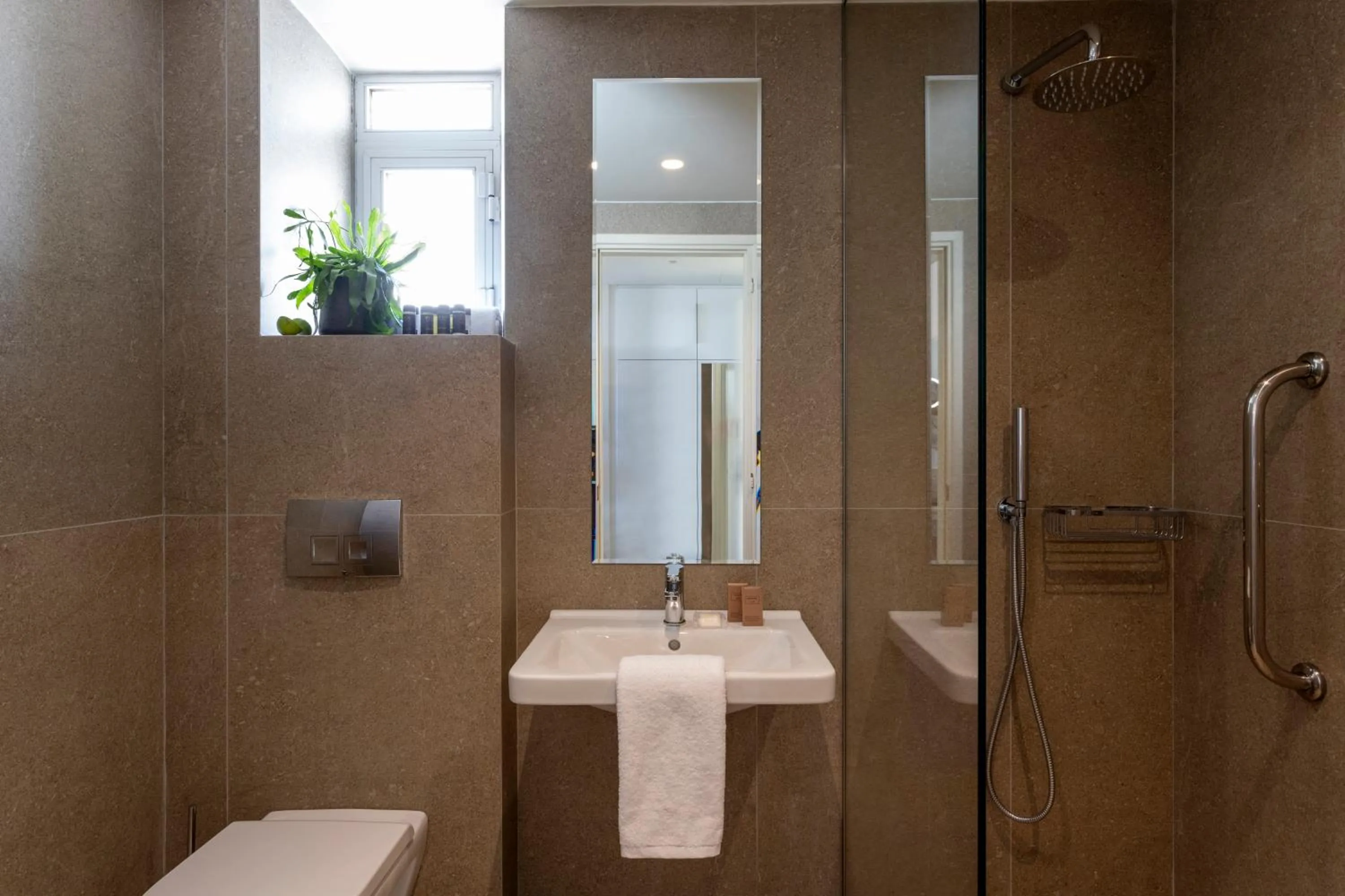 Shower in KoSea Boutique Hotel