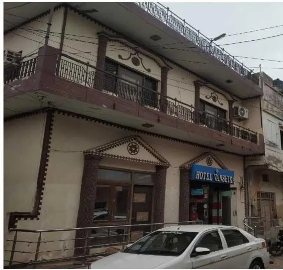 Facade/entrance in Hotel O Vanshika