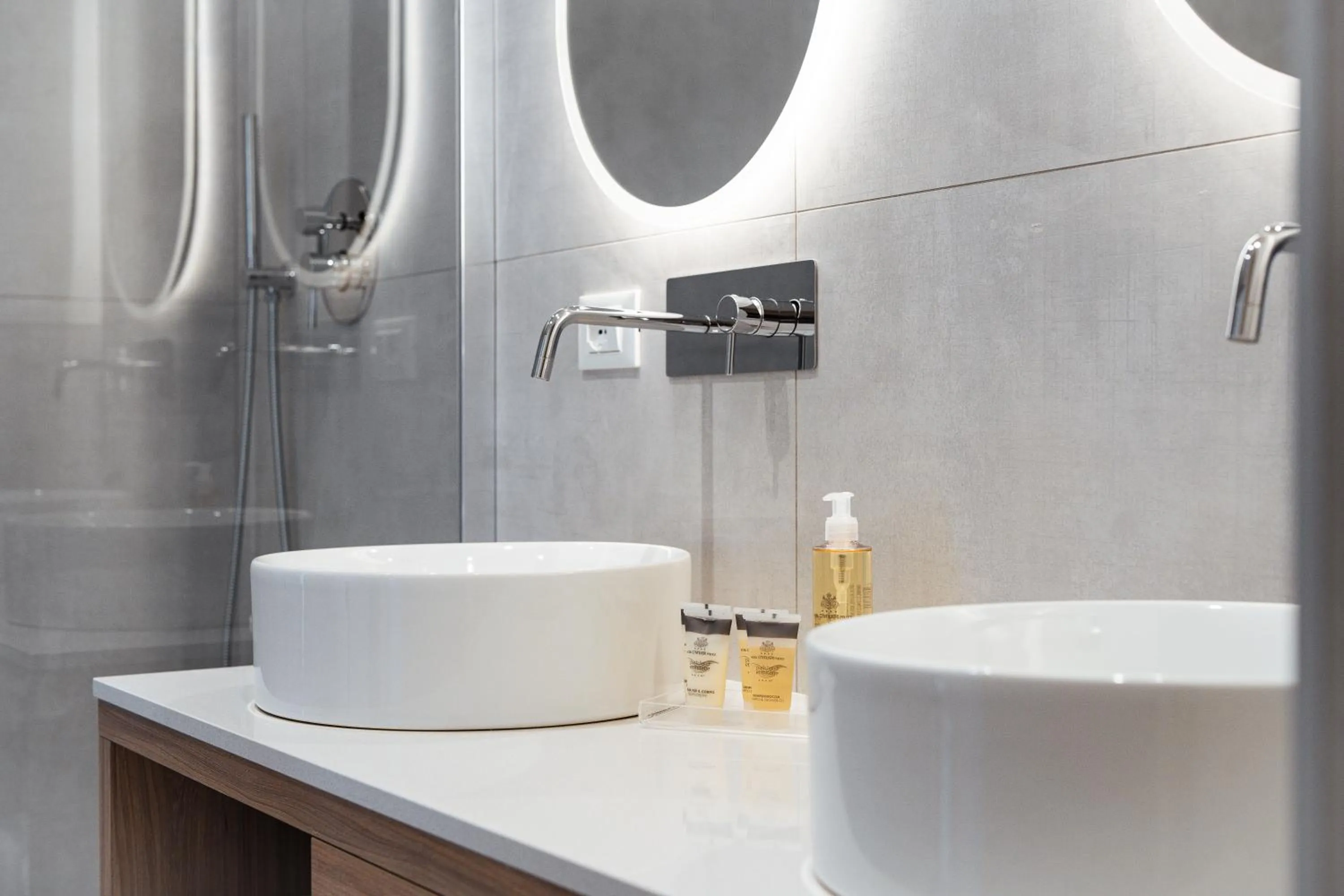 Shower in Hotel Cavalieri Palace & Suites