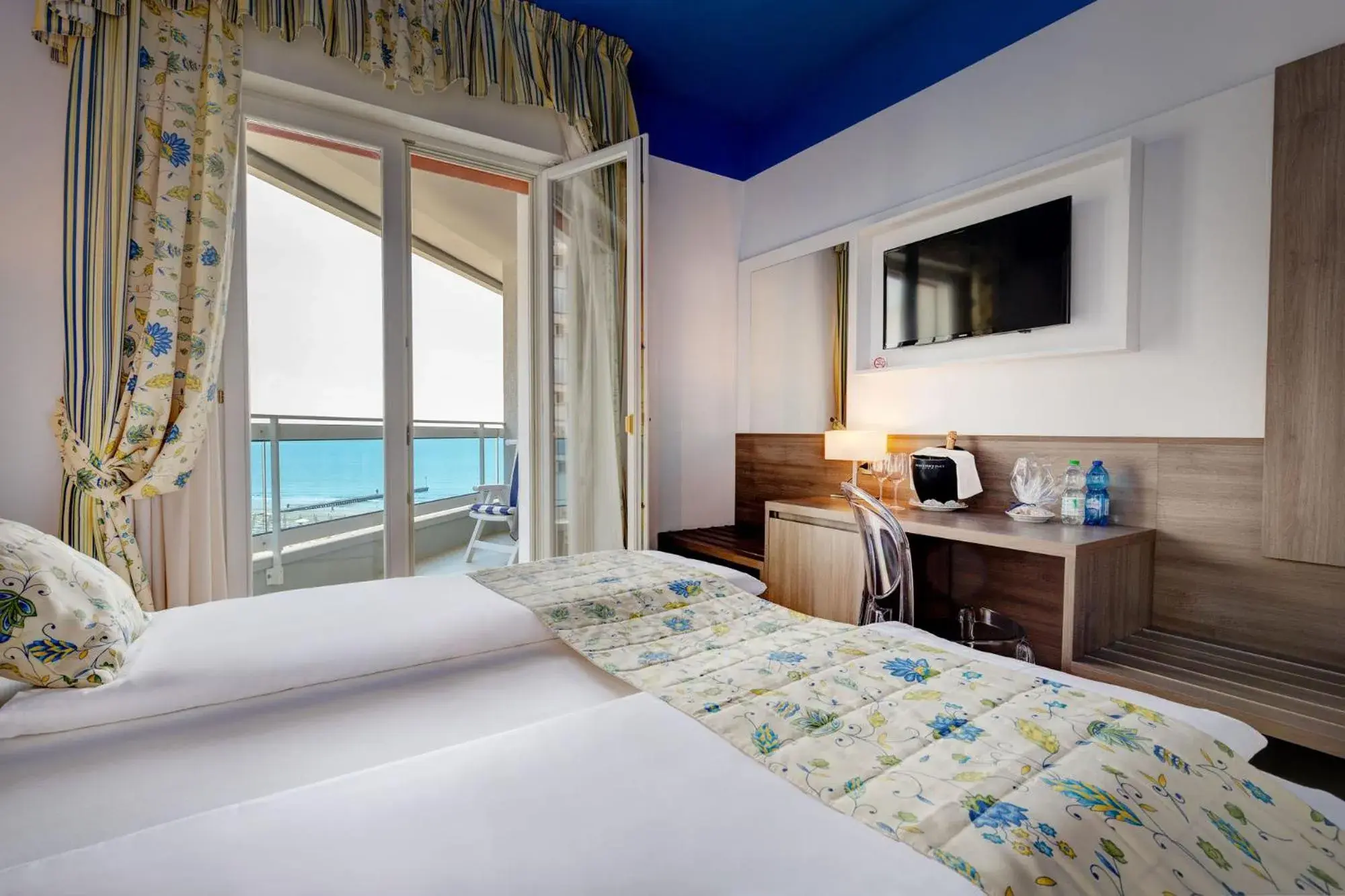 Standard Double Room in Hotel Cavalieri Palace & Suites Standard Double Room in Hotel Cavalieri Palace & Suites