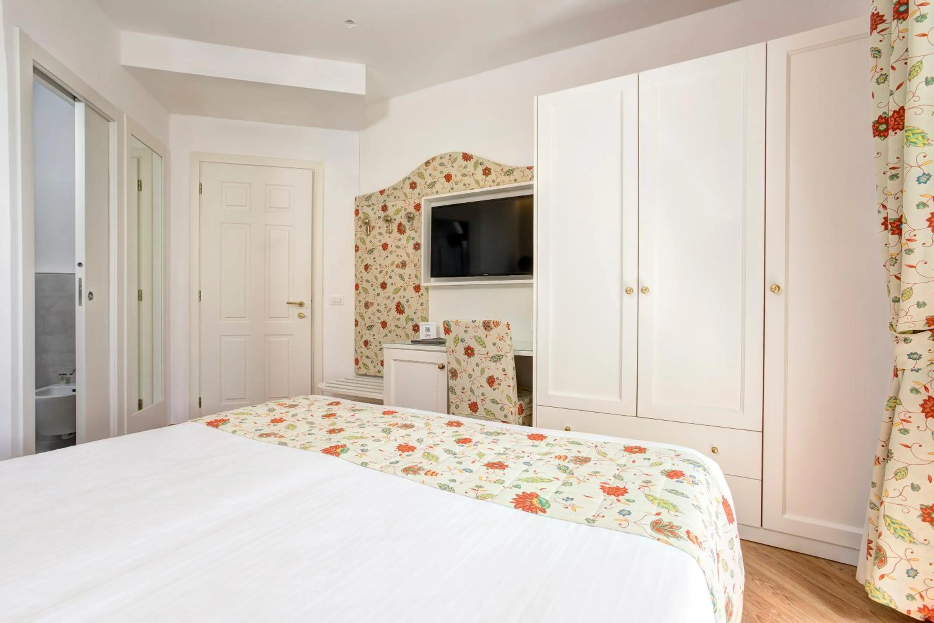 Photo of the whole room in Hotel Cavalieri Palace & Suites