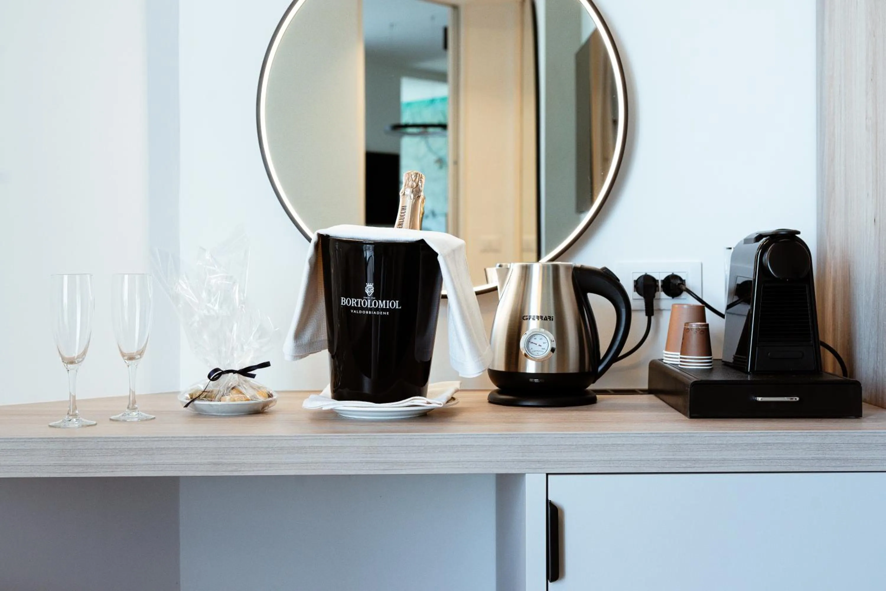 Coffee/tea facilities in Hotel Cavalieri Palace & Suites