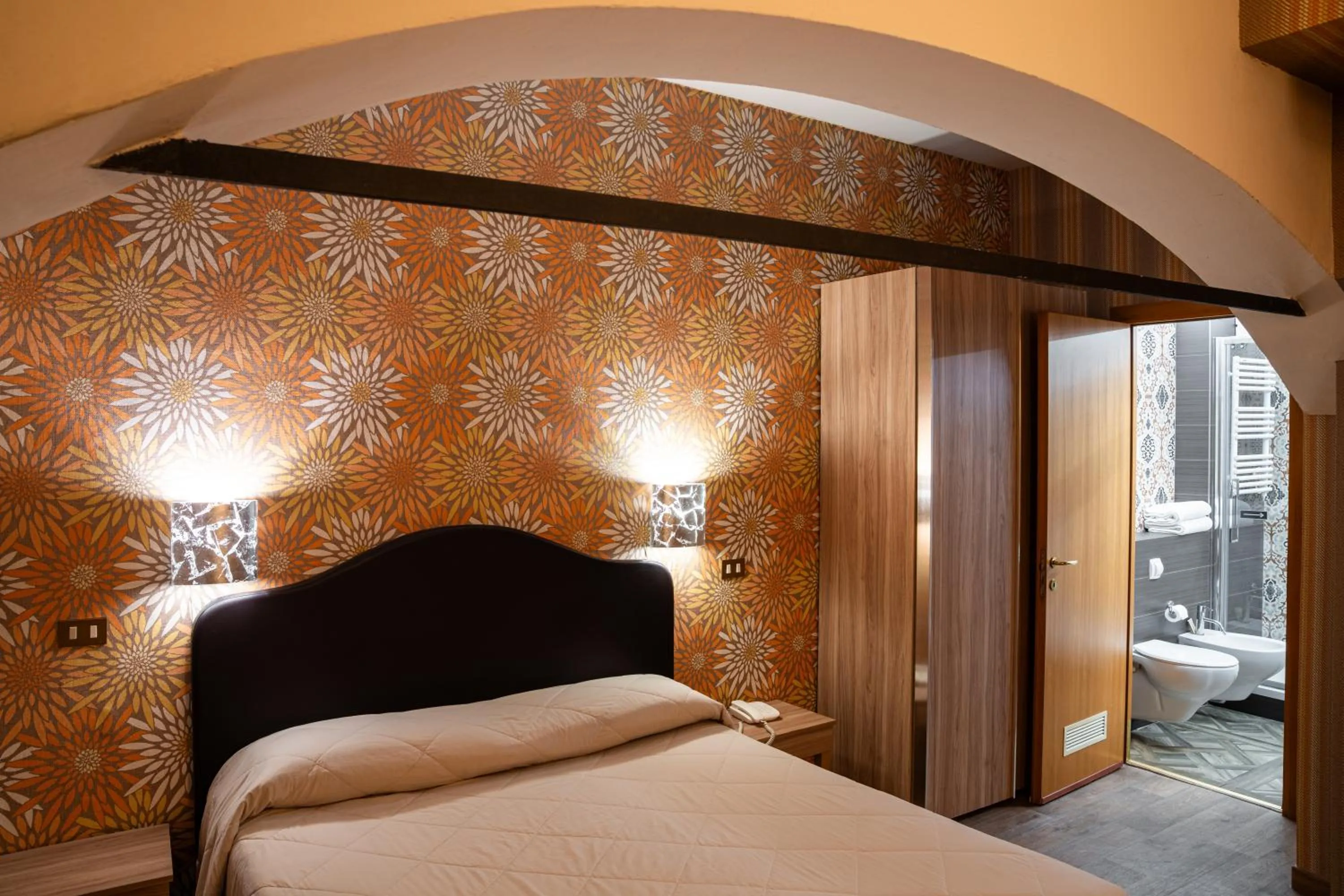 Bed in Hotel Il Guercino