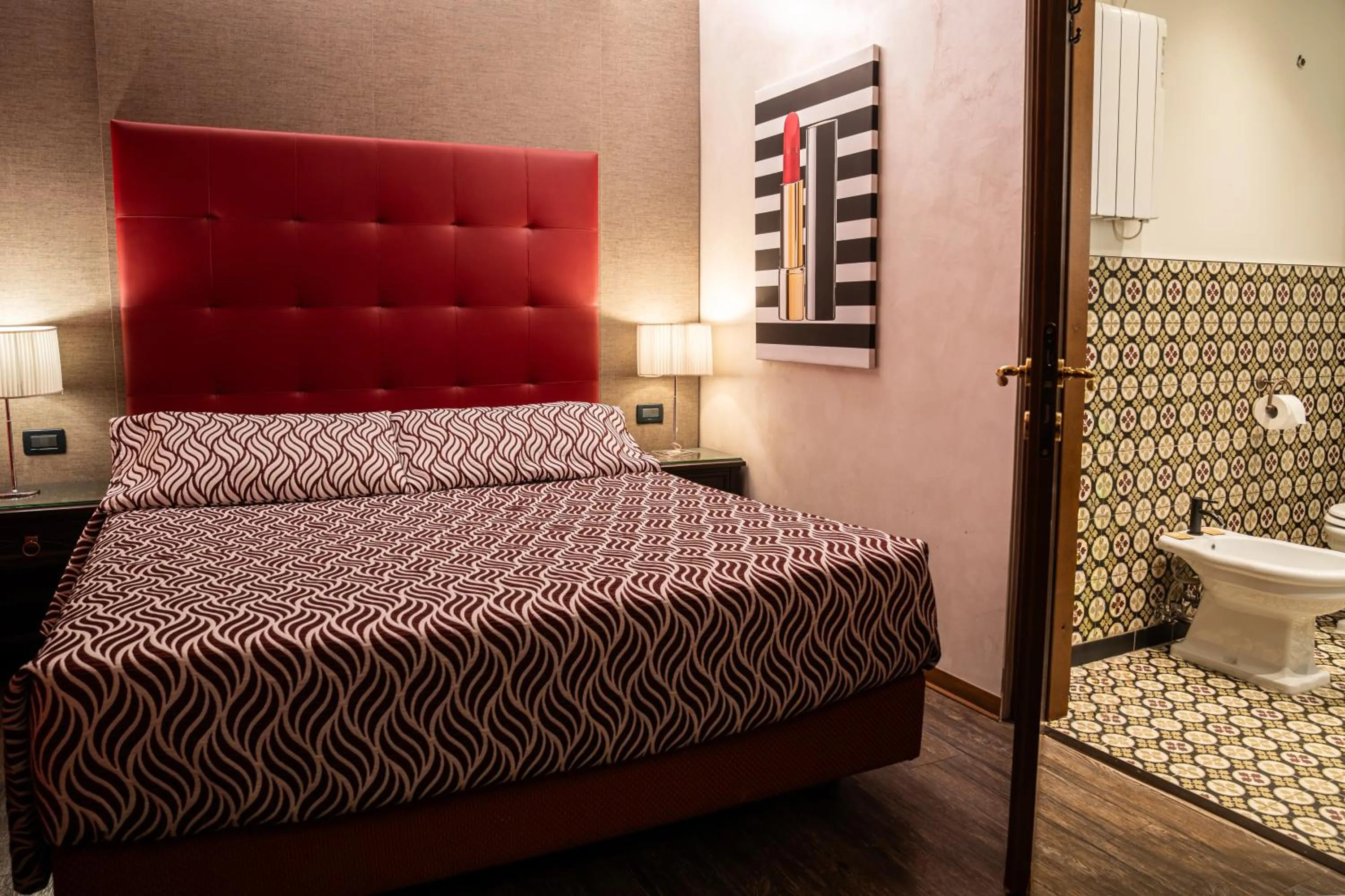 Bathroom, Bed in Hotel Il Guercino