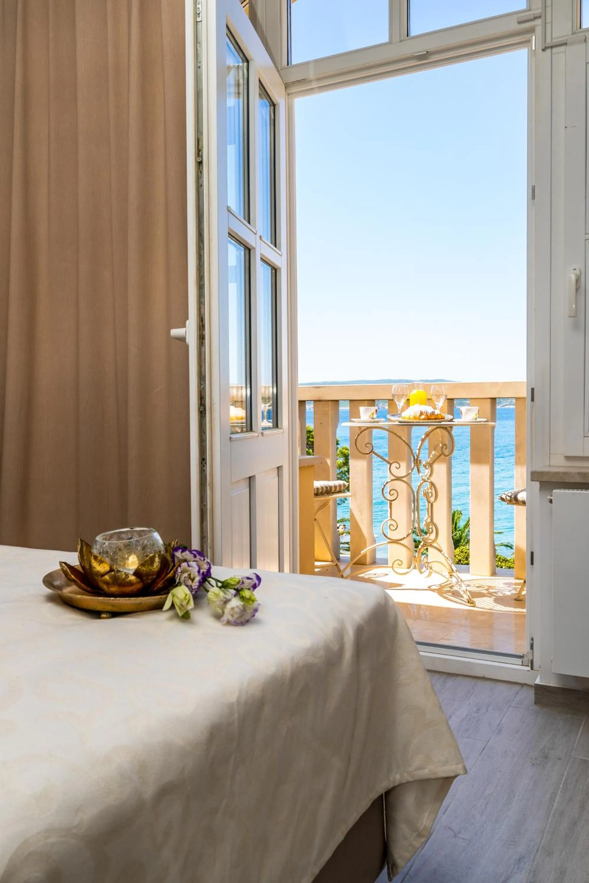 Bed in Heritage Hotel Stypia