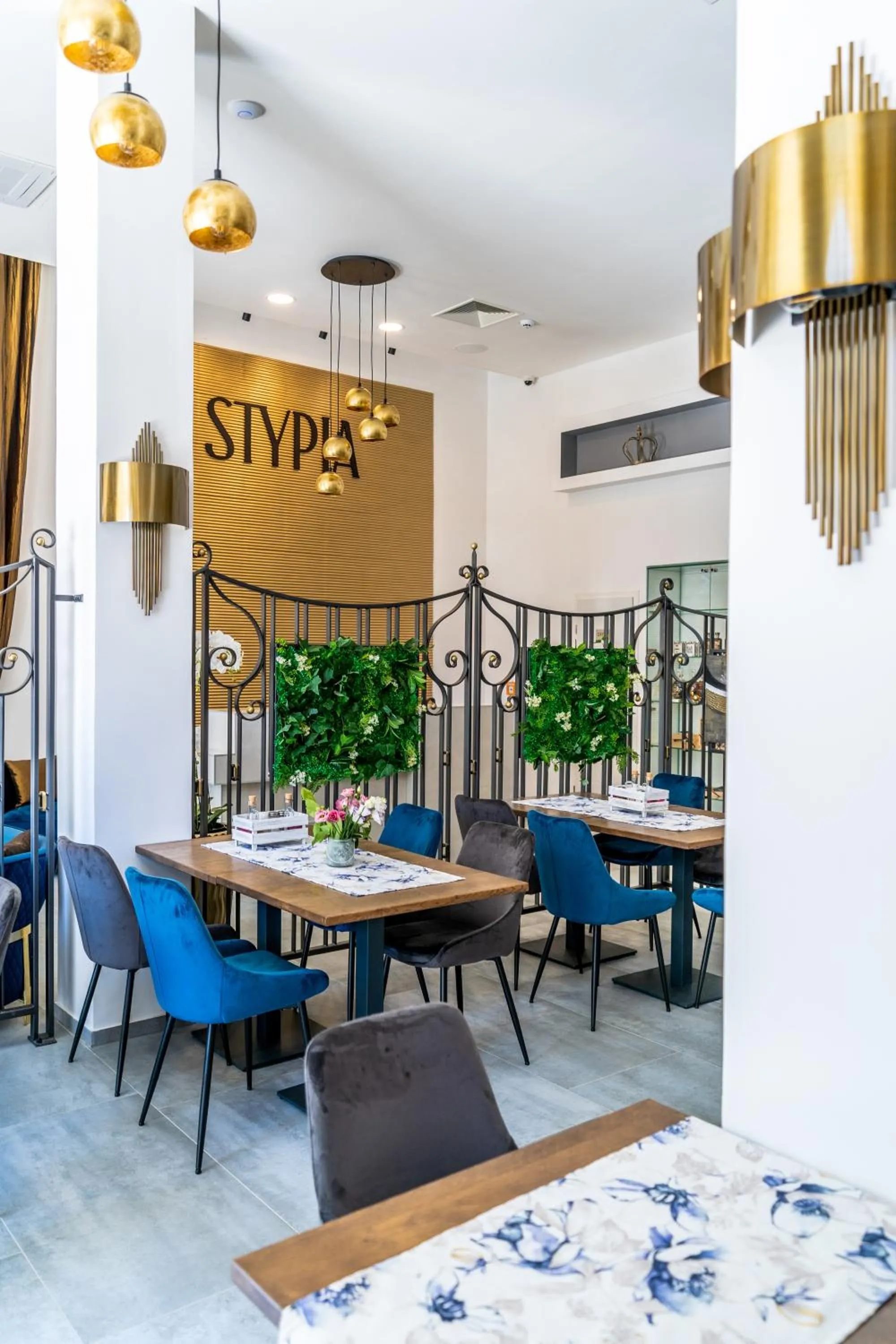 Restaurant/places to eat in Heritage Hotel Stypia
