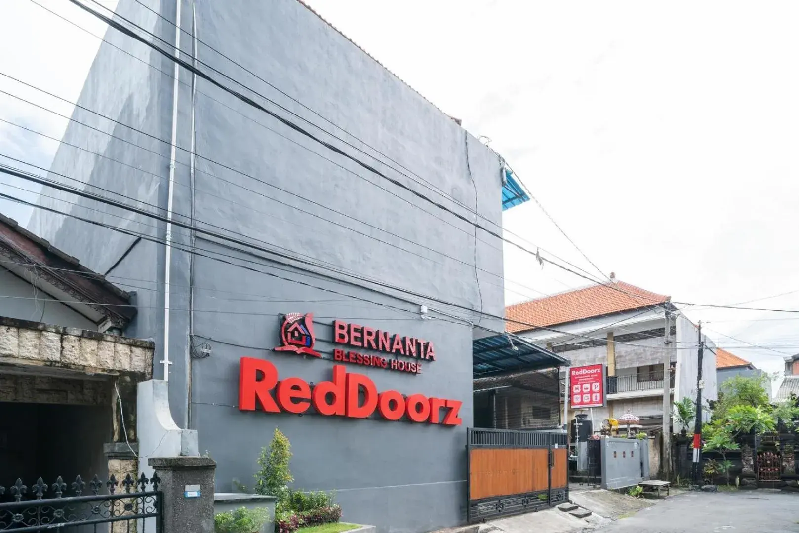 Property building in RedDoorz @ Jalan Gunung Talang Mahendradatta Property building in RedDoorz @ Jalan Gunung Talang Mahendradatta