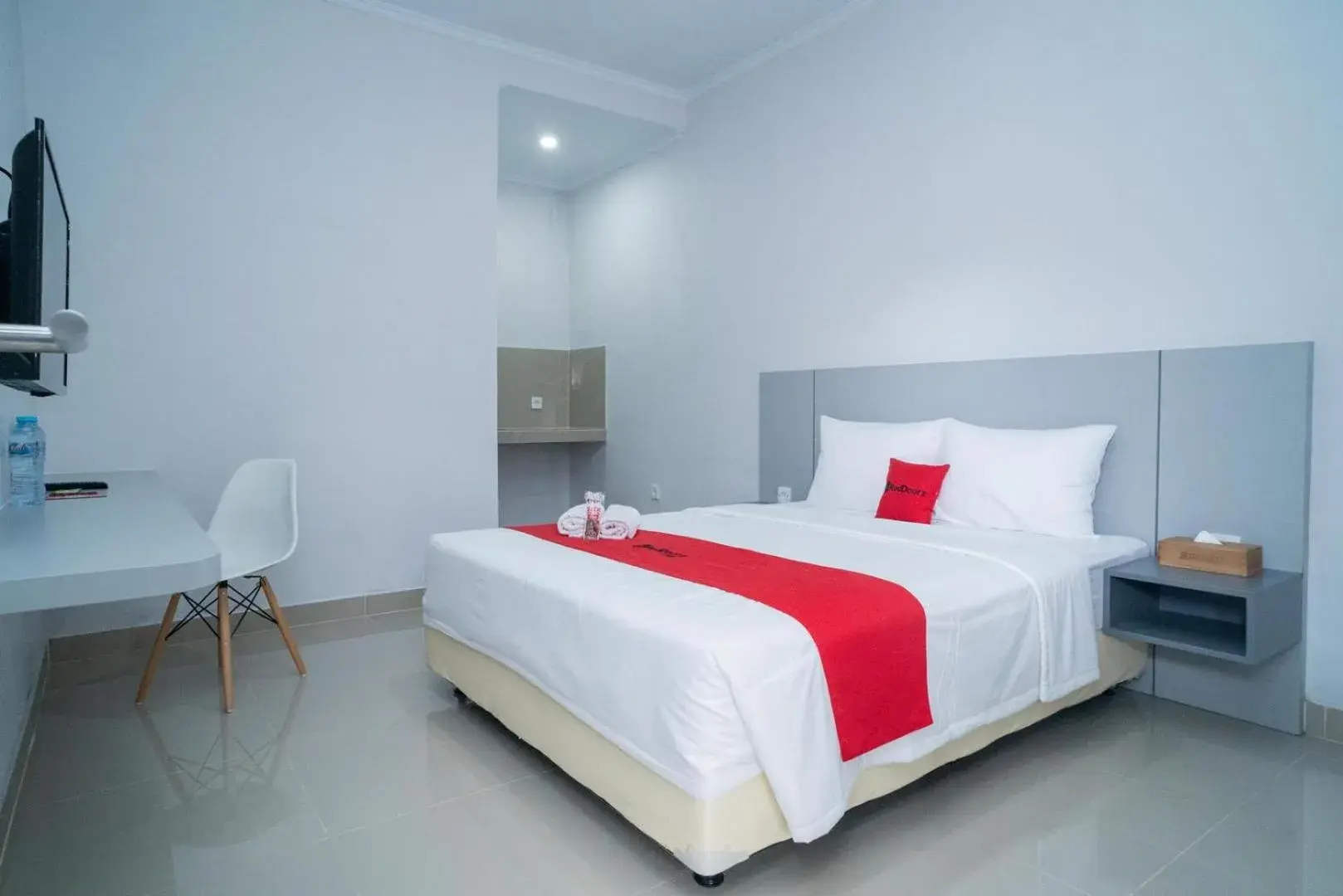 Bedroom, Bed in RedDoorz @ Jalan Gunung Talang Mahendradatta Bedroom, Bed in RedDoorz @ Jalan Gunung Talang Mahendradatta