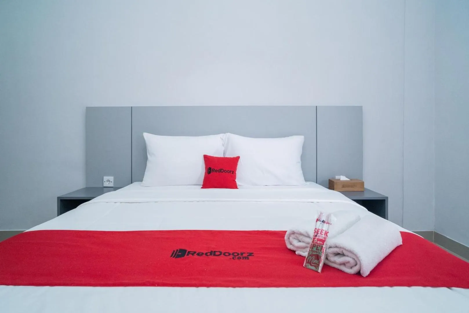 Bedroom, Bed in RedDoorz @ Jalan Gunung Talang Mahendradatta