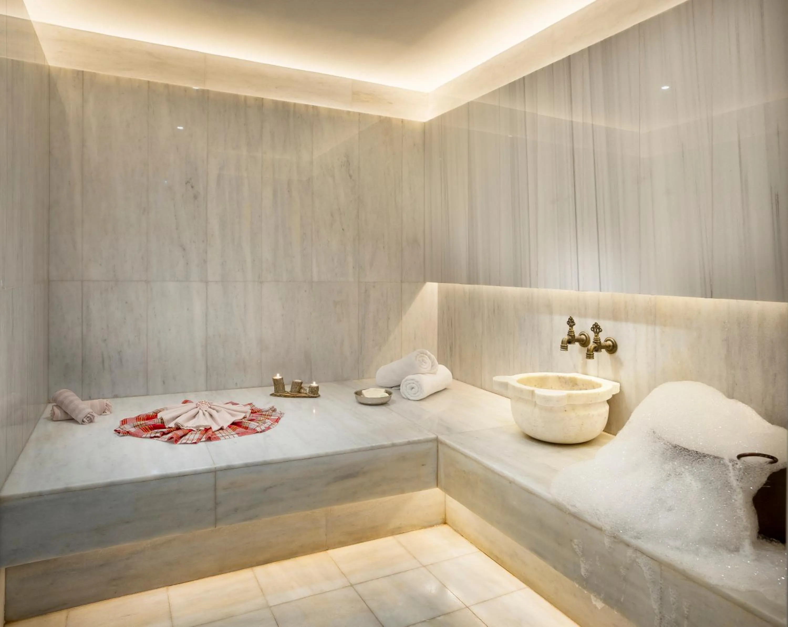 Public Bath, Bed in Kaya Palazzo Resort & Casino