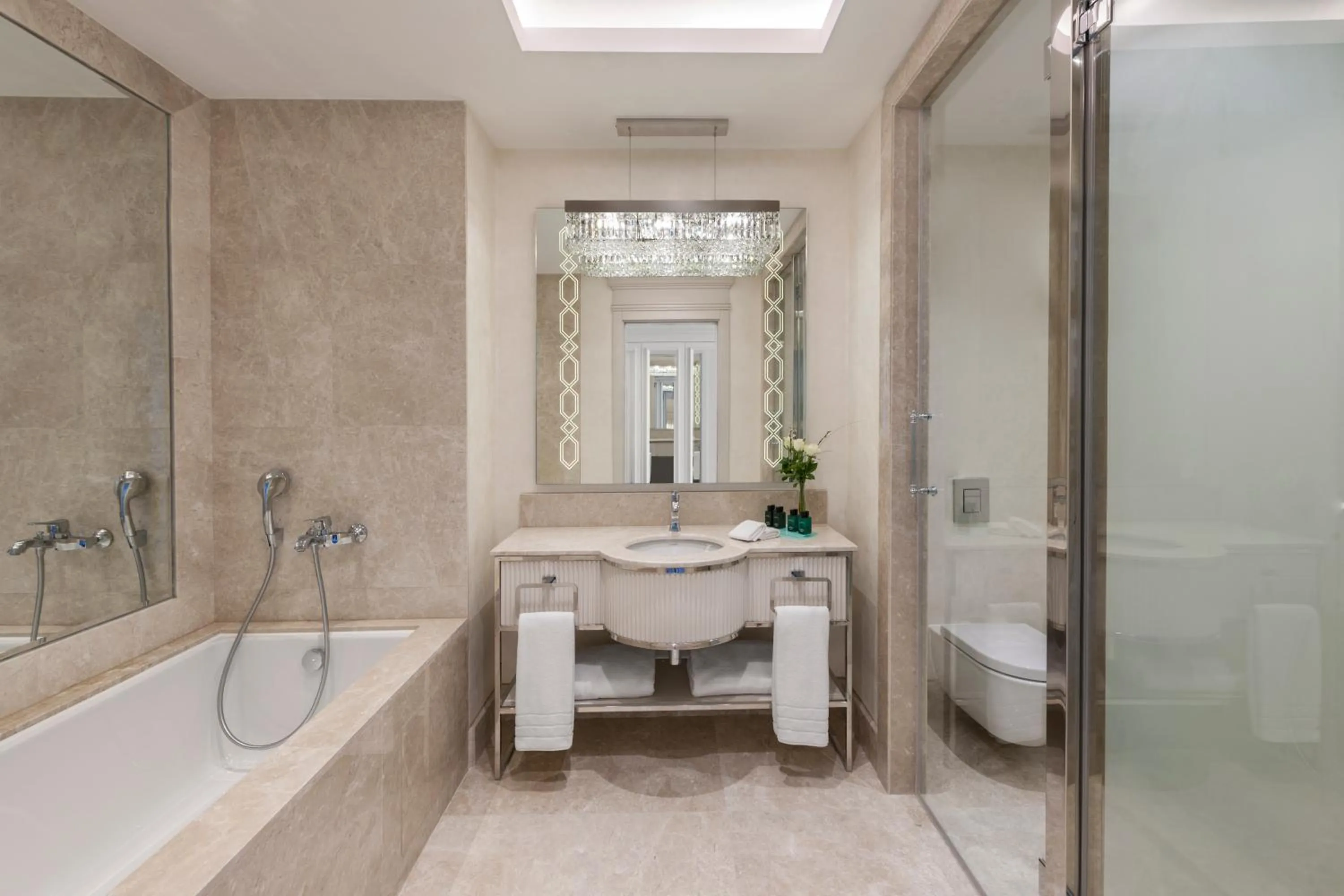 Shower in Kaya Palazzo Resort & Casino