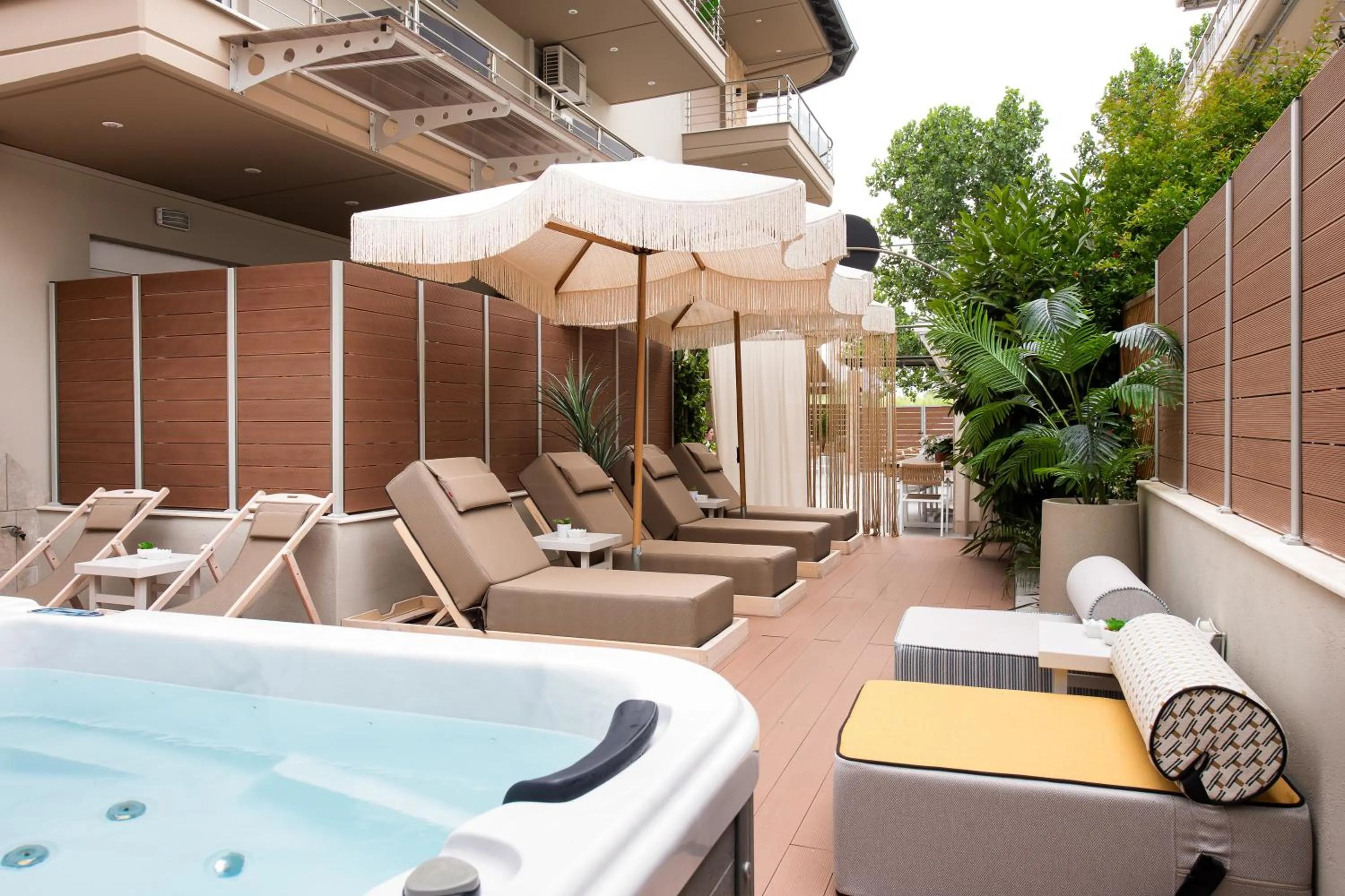 Hot Tub in ELLE Rooms & Suites