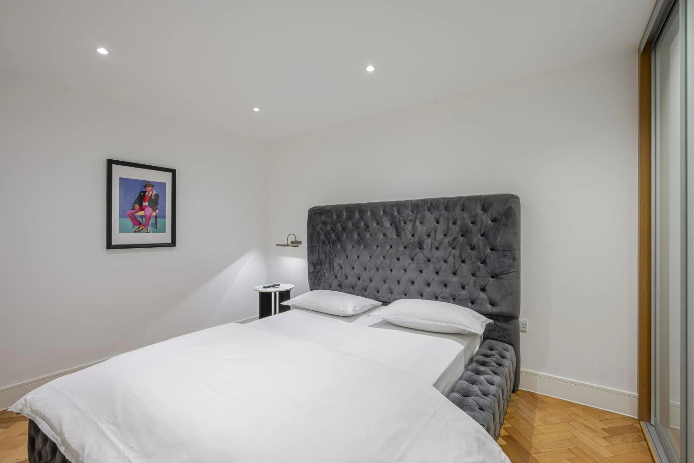 Bedroom, Bed in Parkway House