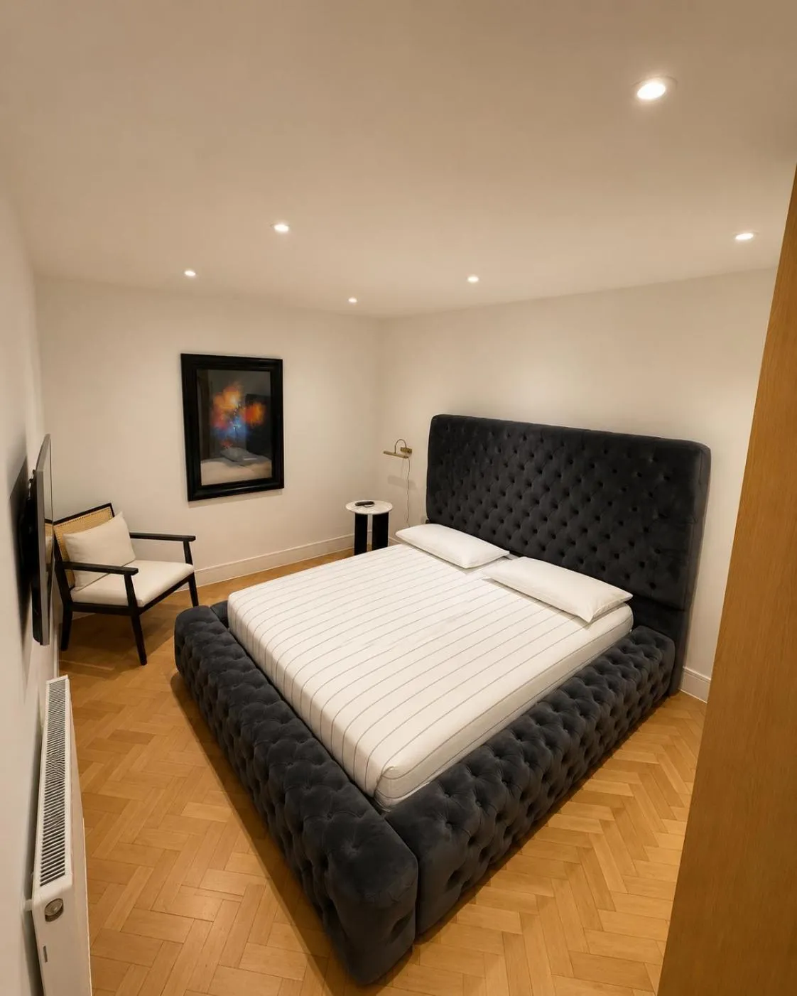 Bedroom, Bed in Parkway House