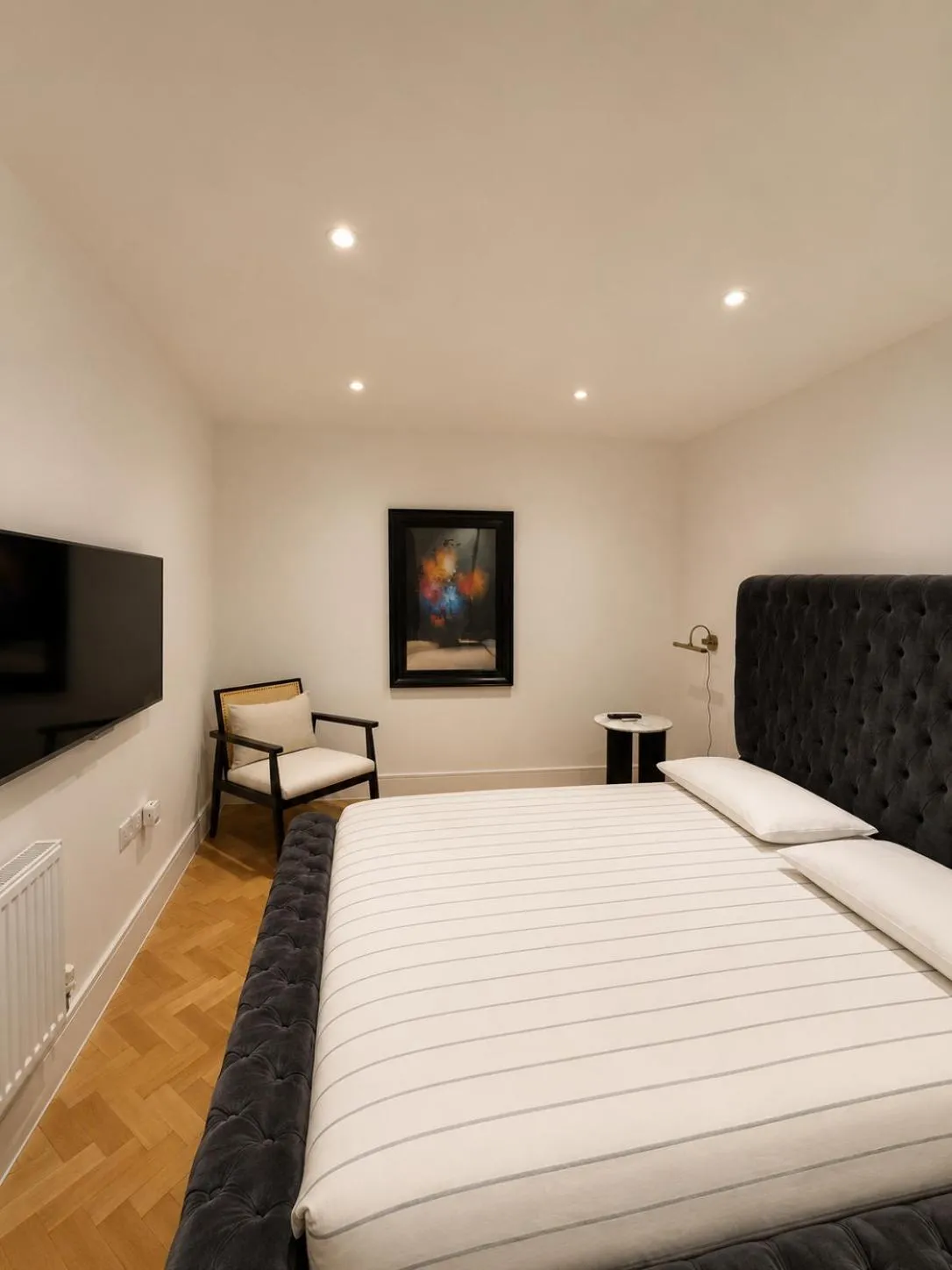 Bedroom, Bed in Parkway House