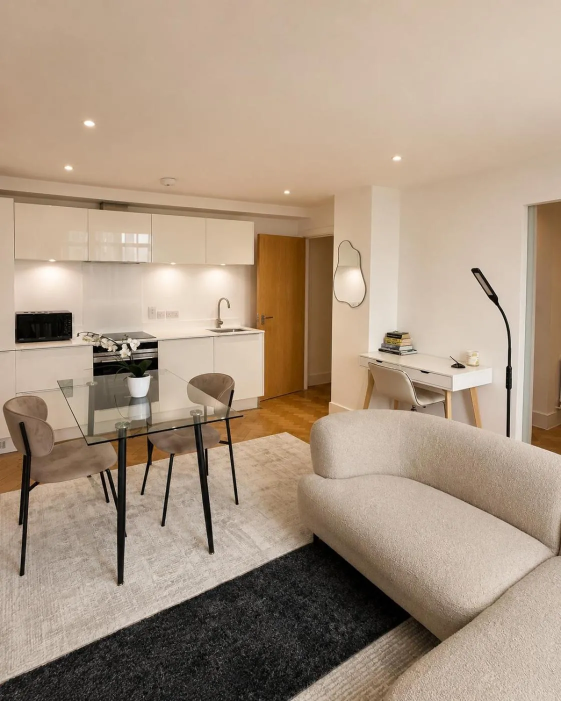 Kitchen or kitchenette in Parkway House