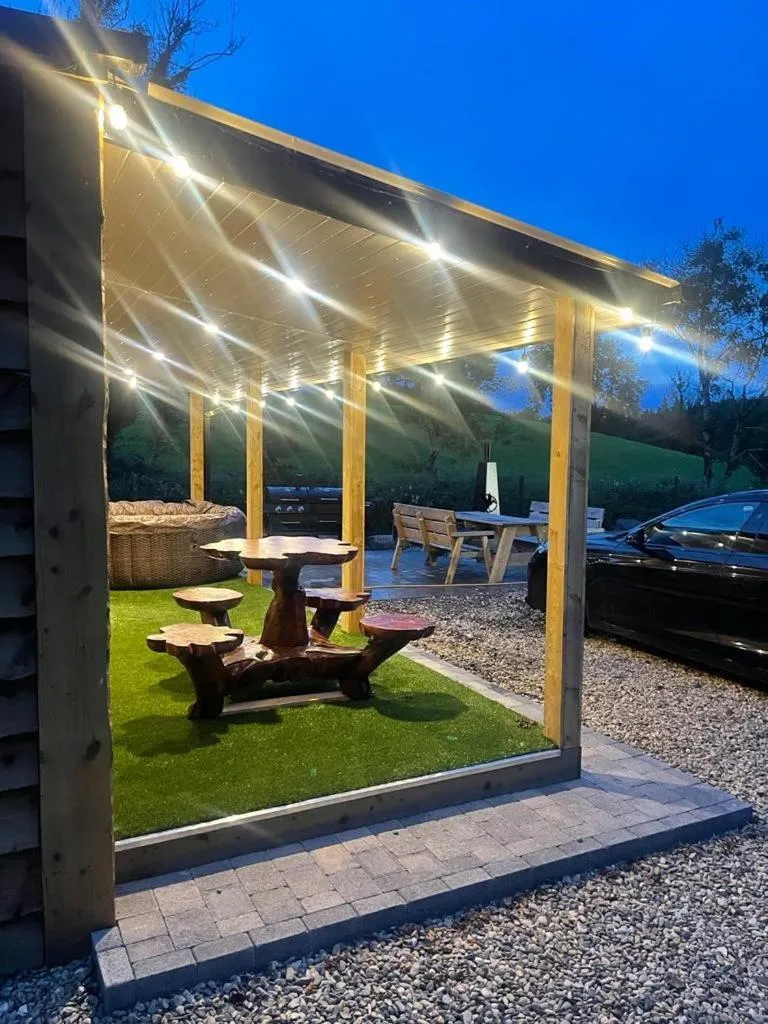 Night in Walsh's Mill Lodges & Linen House