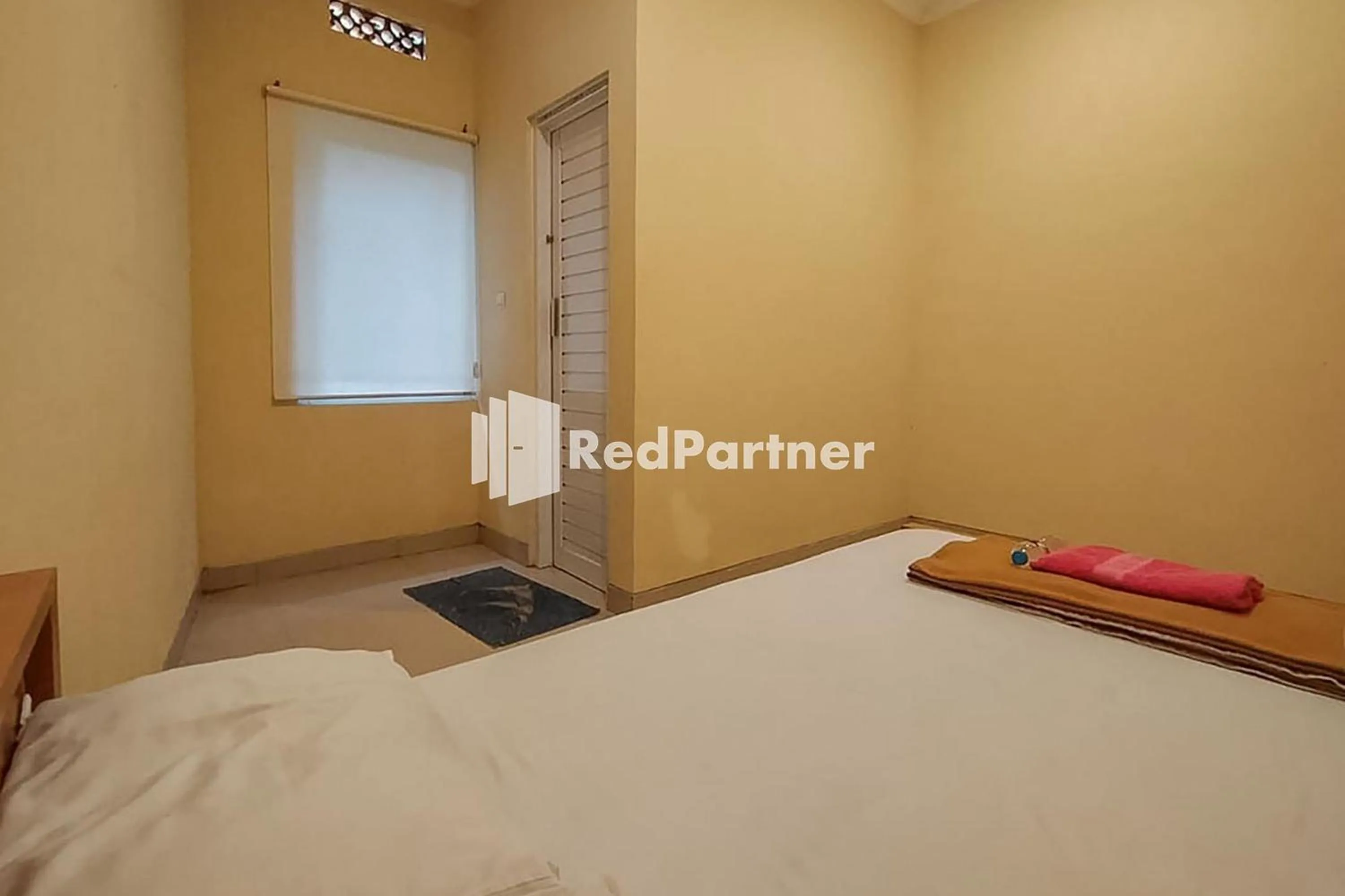 Bed in Batu Homestay Puncak Mitra RedDoorz