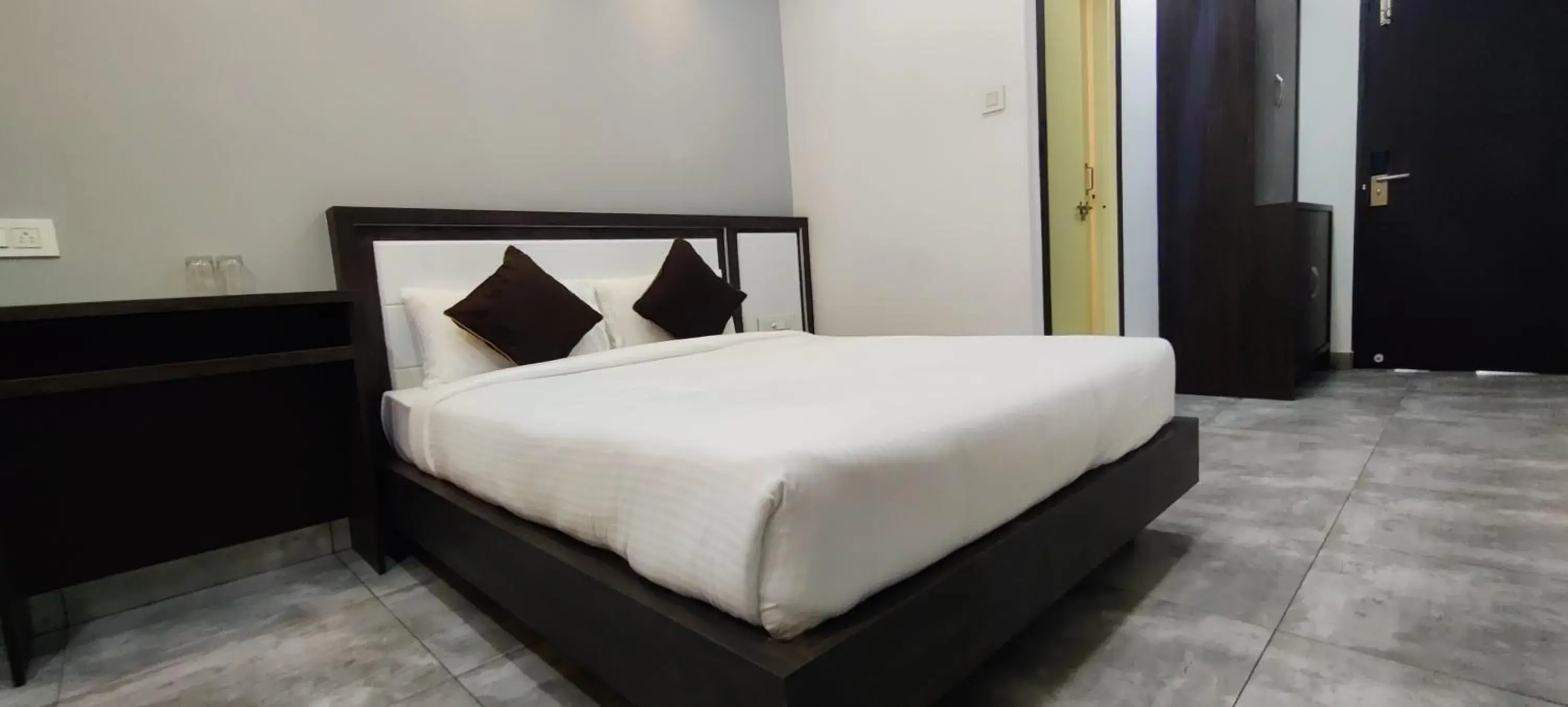 Photo of the whole room, Bed in HOTEL ABOOZ Photo of the whole room, Bed in HOTEL ABOOZ