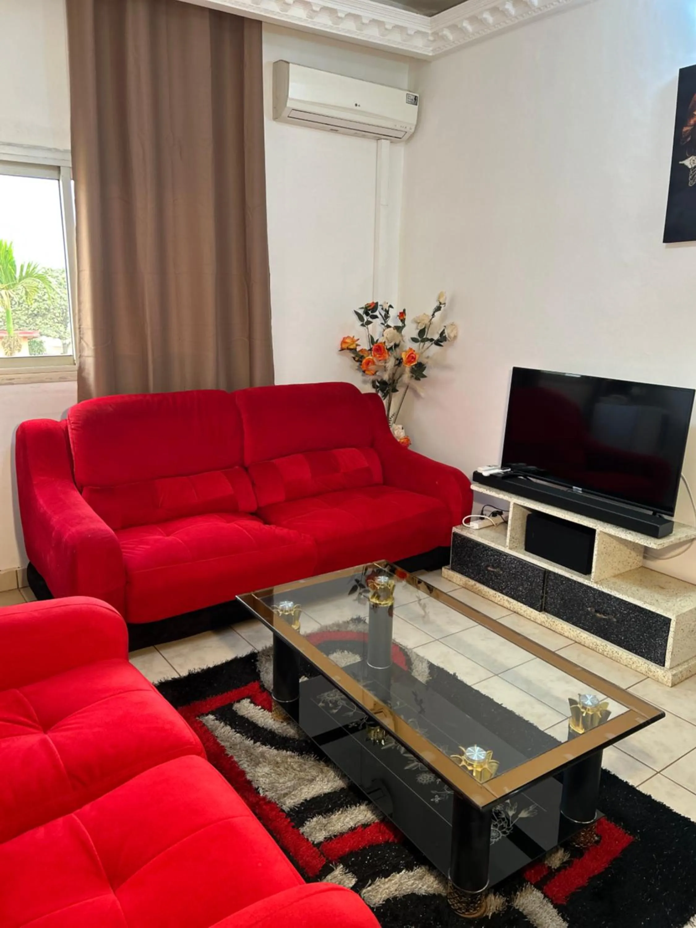 Communal lounge/ TV room in Prodiges Hôtel