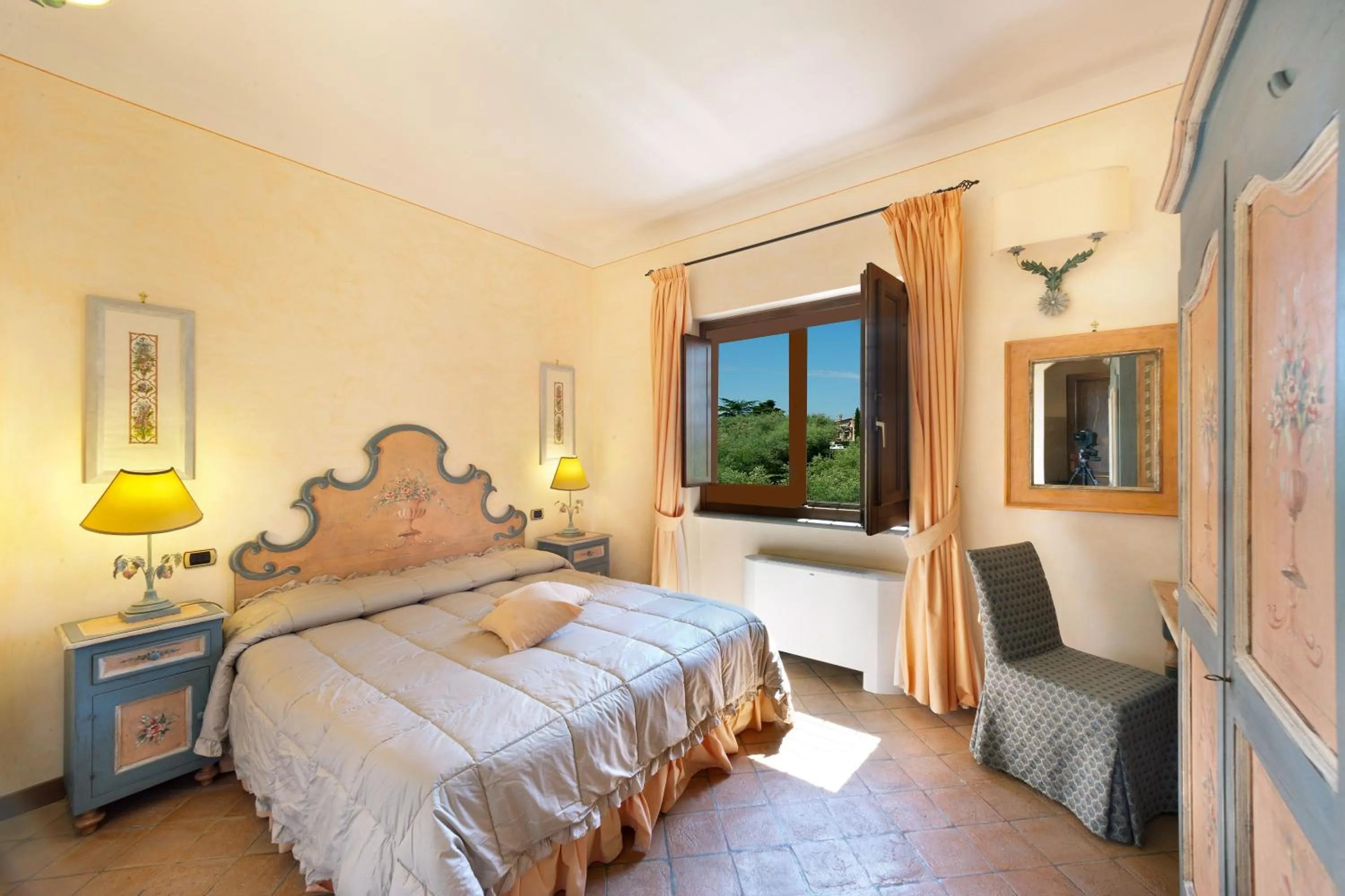 Photo of the whole room, Bed in Relais Il Canalicchio Country Resort & SPA