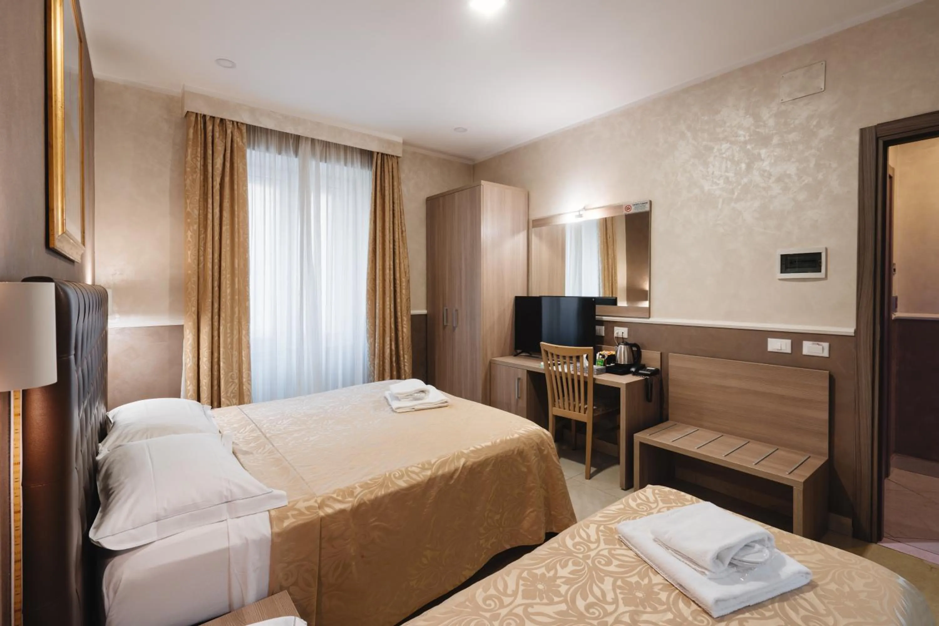 TV and multimedia, Bed in Hotel Centro Cavour Roma