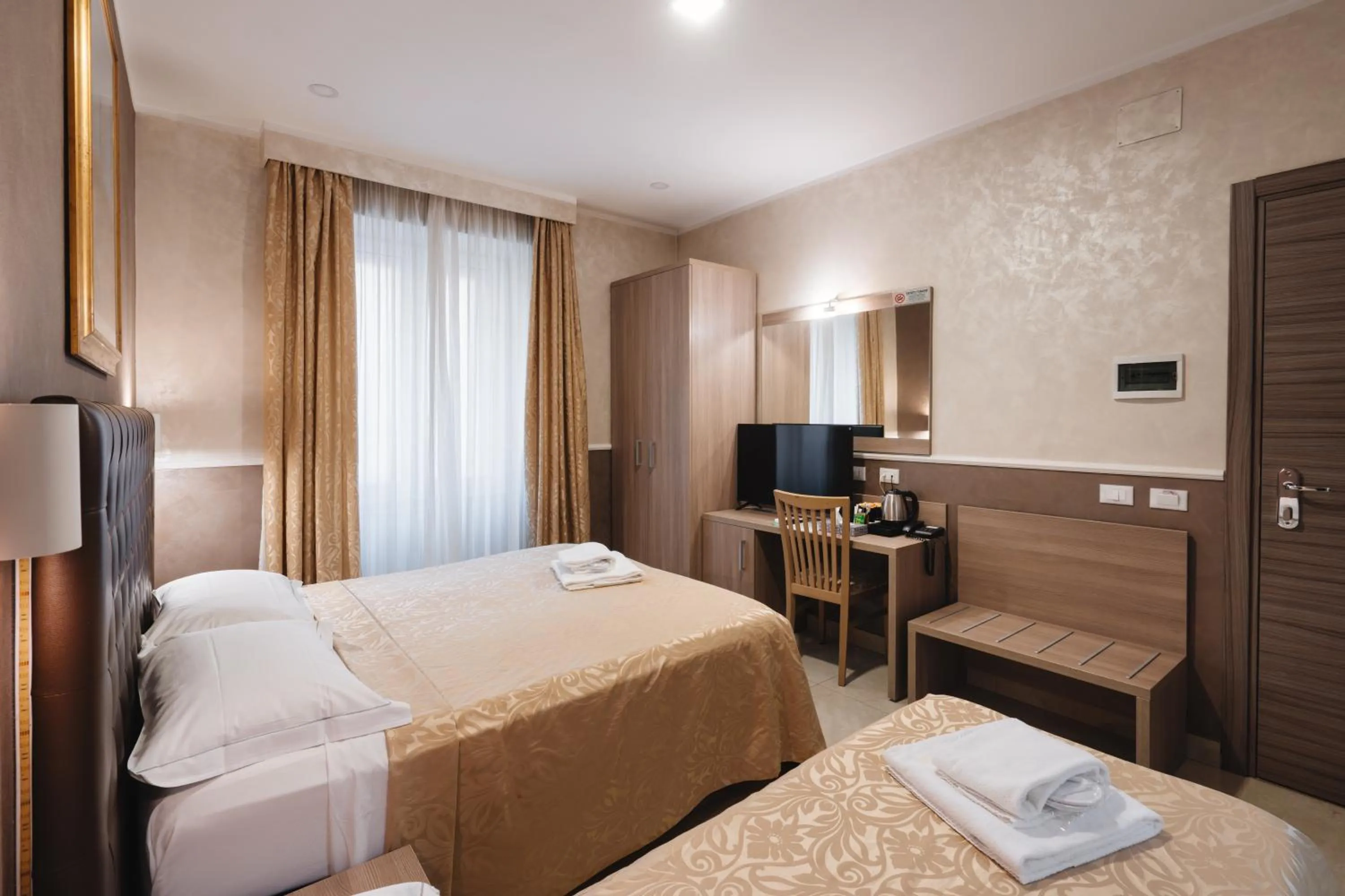 TV and multimedia, Bed in Hotel Centro Cavour Roma