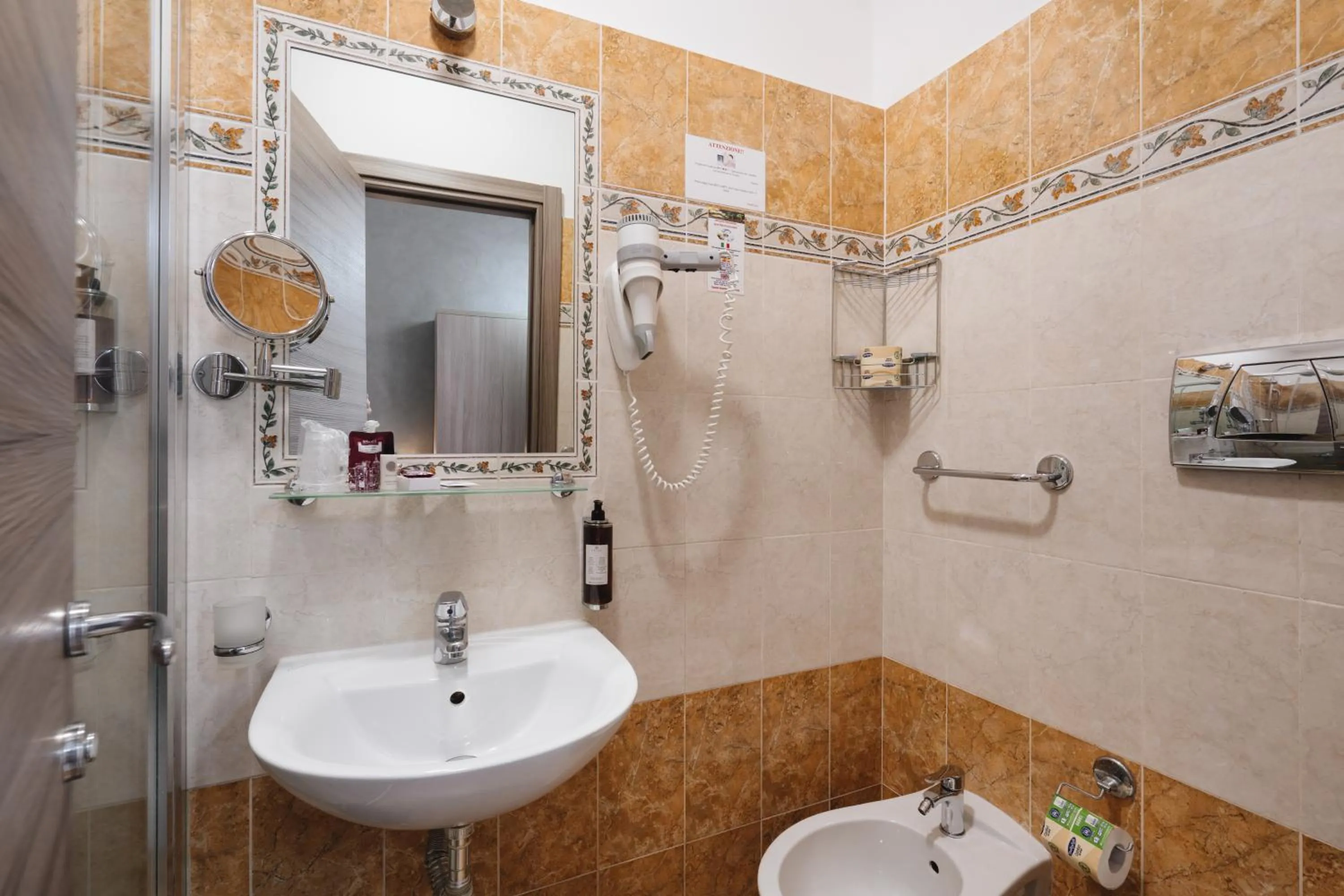 Bathroom in Hotel Centro Cavour Roma