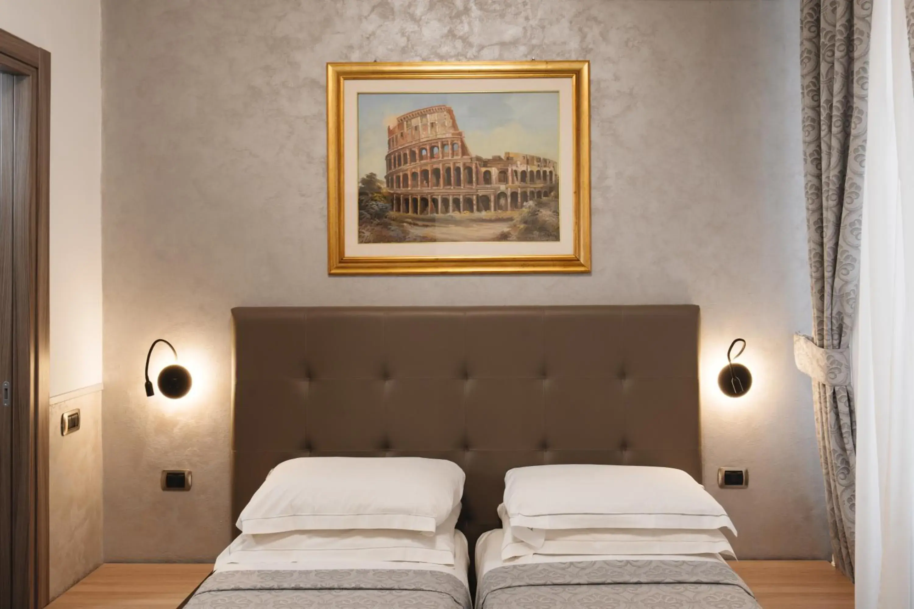Classic Quadruple Room in Hotel Centro Cavour Roma Classic Quadruple Room in Hotel Centro Cavour Roma