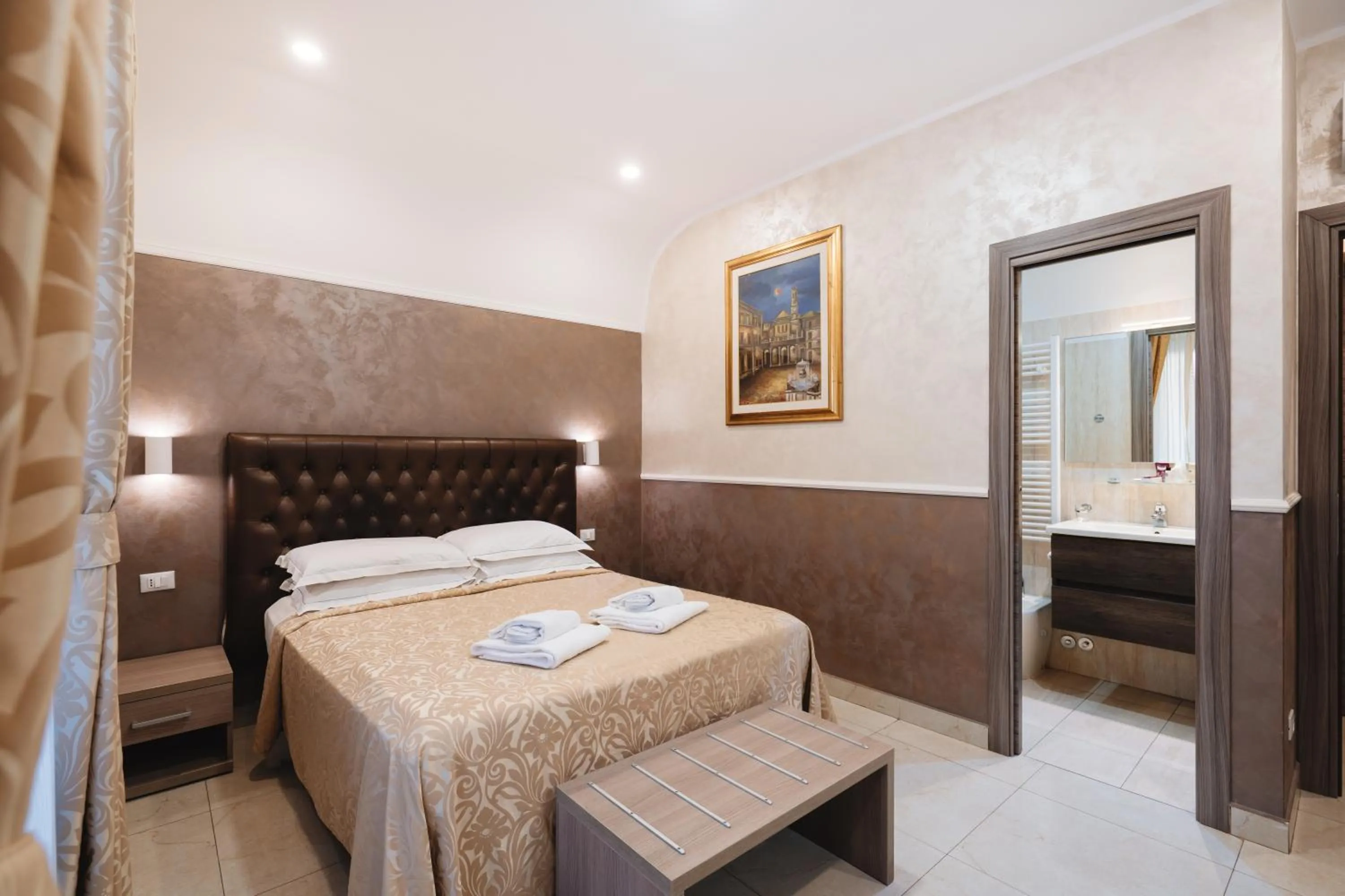 Photo of the whole room, Bed in Hotel Centro Cavour Roma