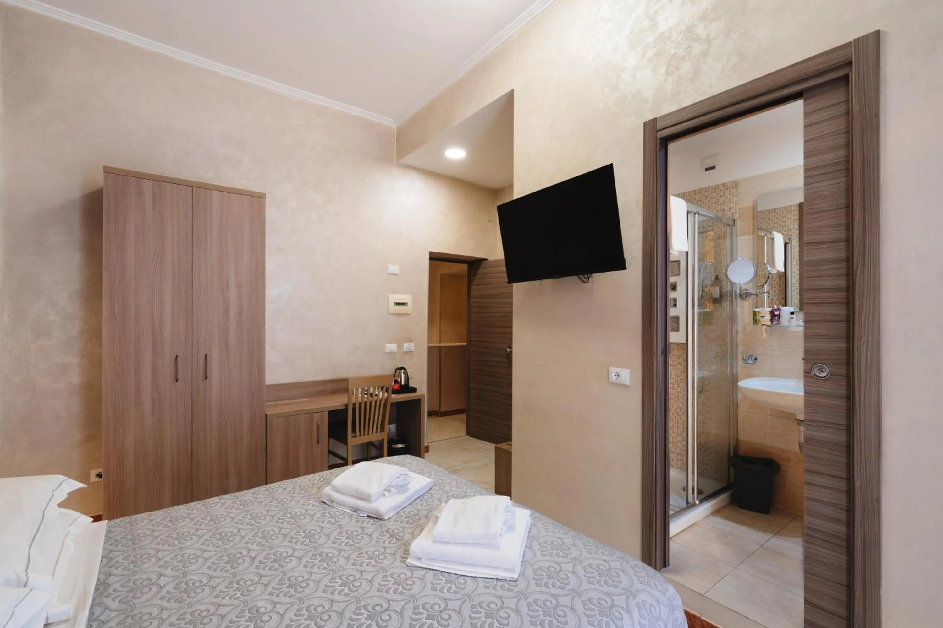 Photo of the whole room, Bed in Hotel Centro Cavour Roma