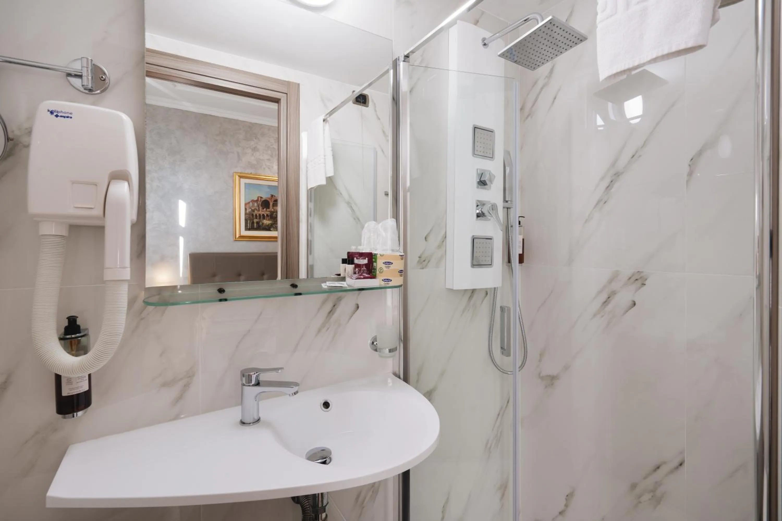 Shower in Hotel Centro Cavour Roma