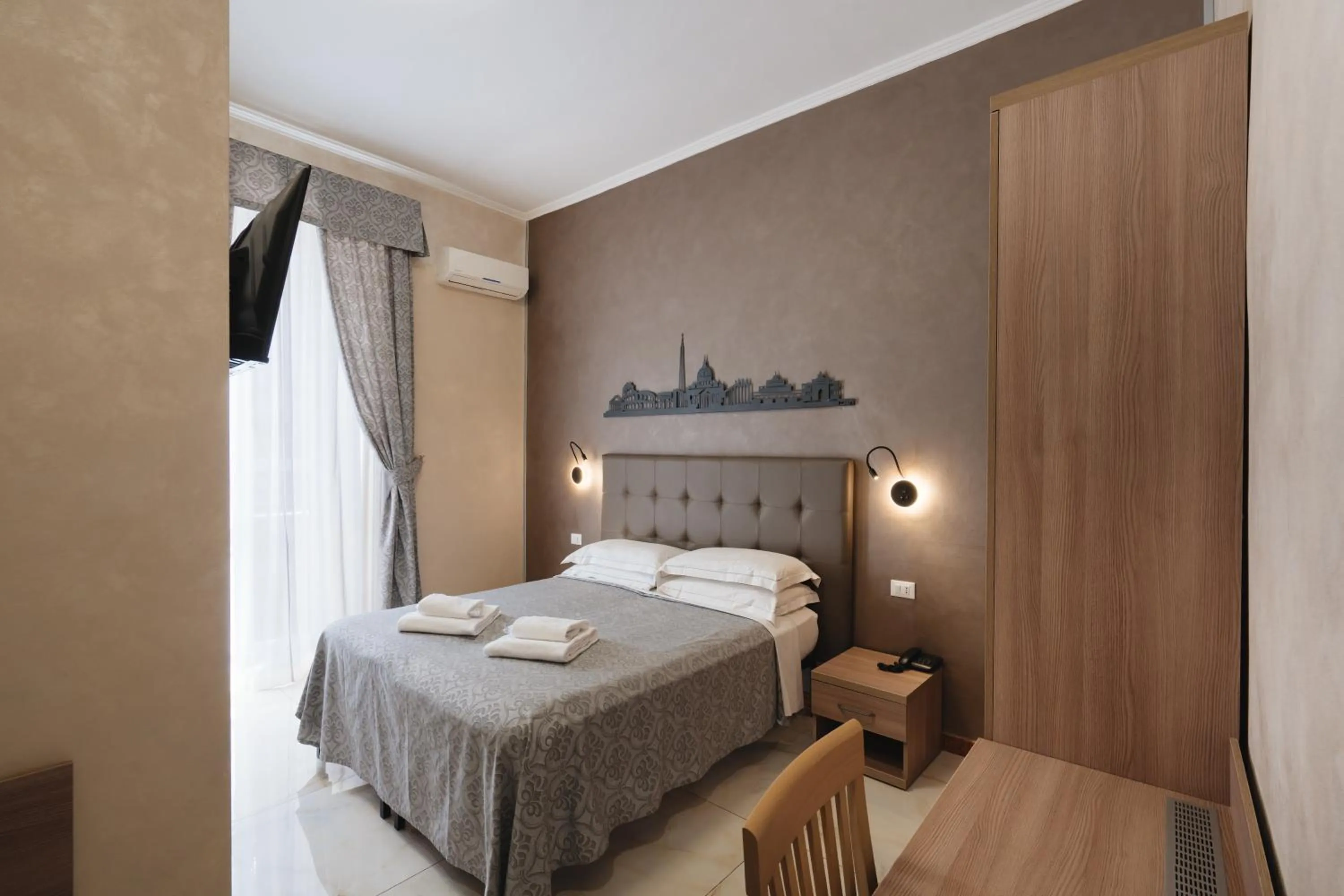 Bedroom, Bed in Hotel Centro Cavour Roma