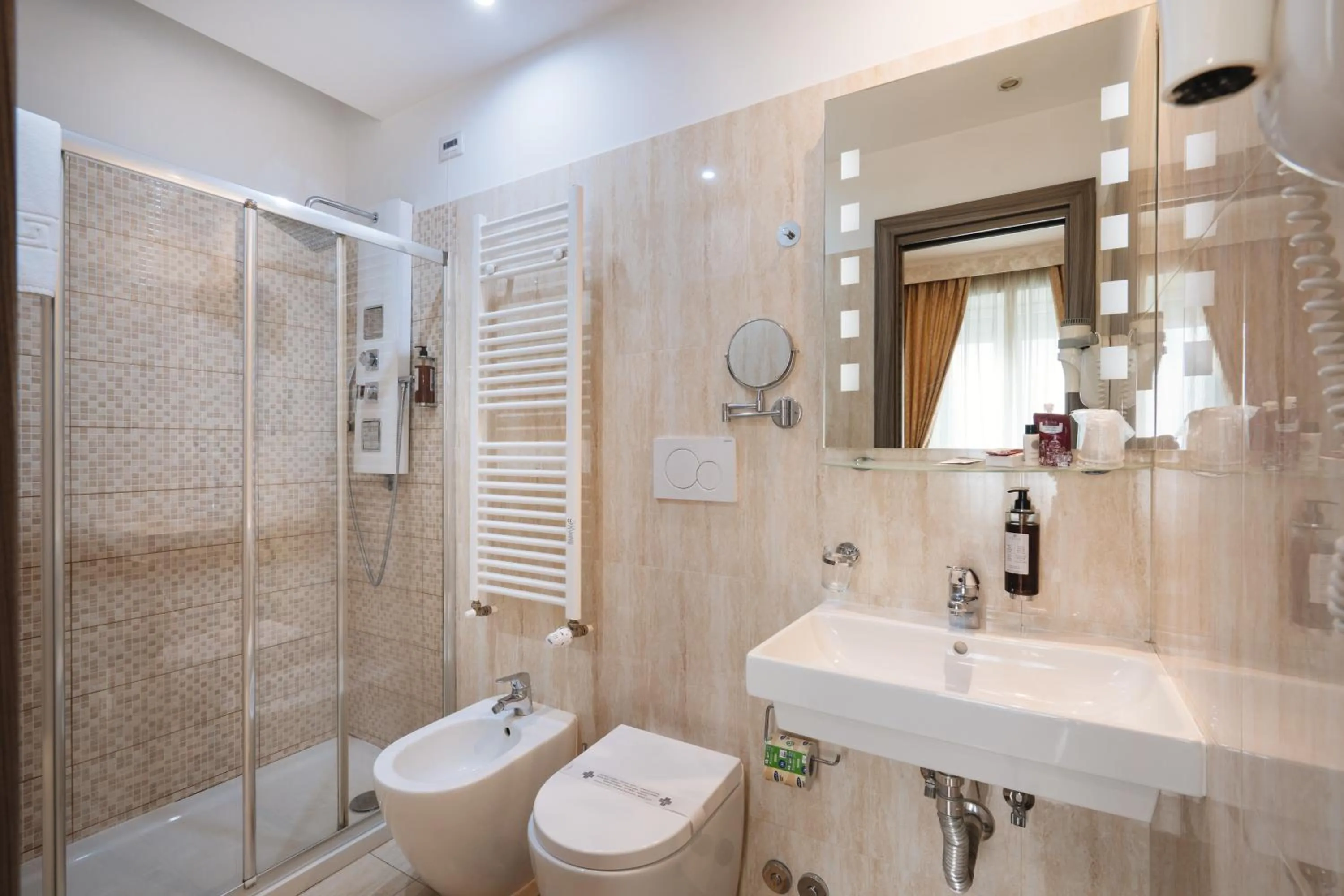 Bathroom in Hotel Centro Cavour Roma