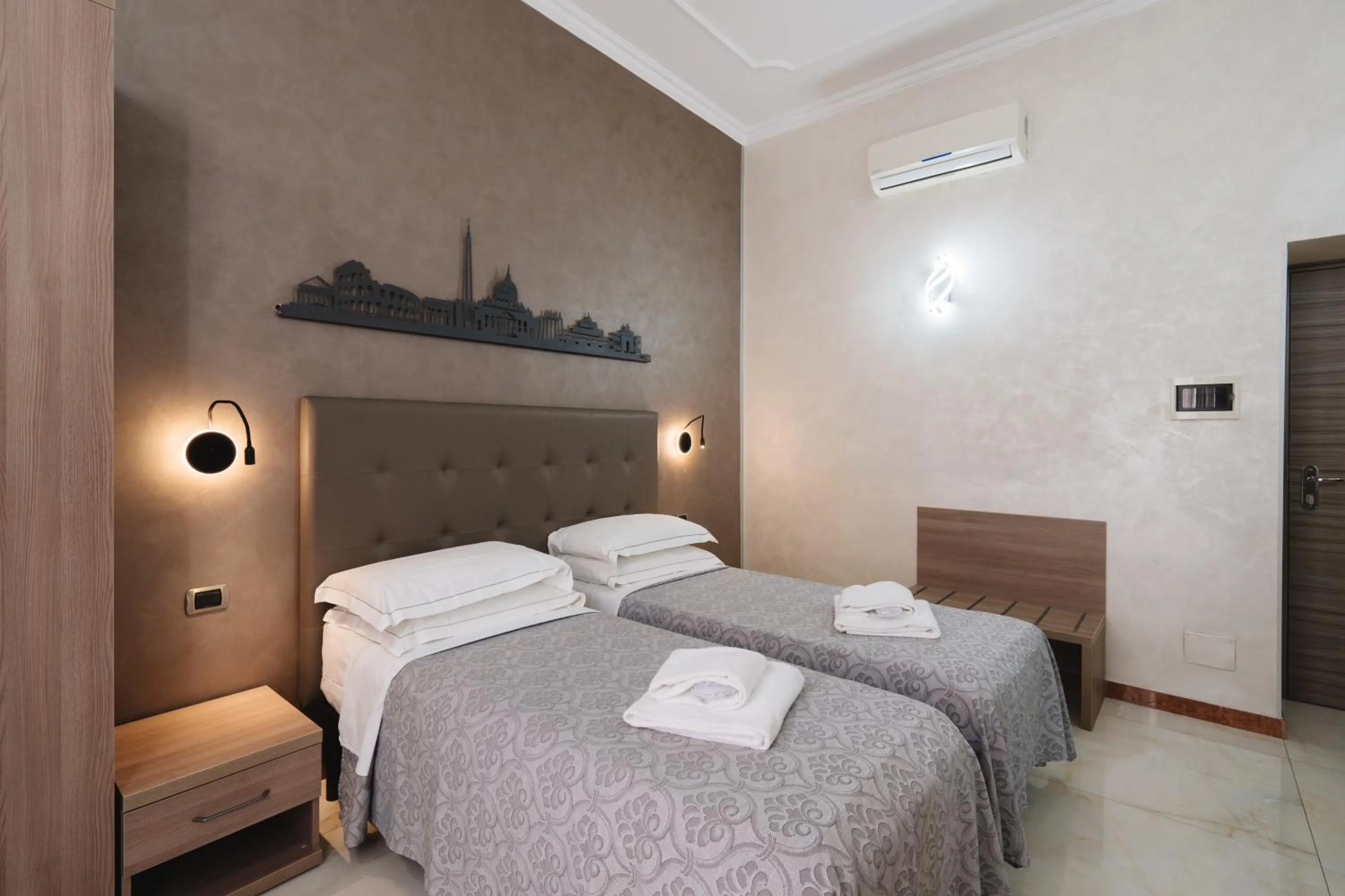 Bedroom, Bed in Hotel Centro Cavour Roma