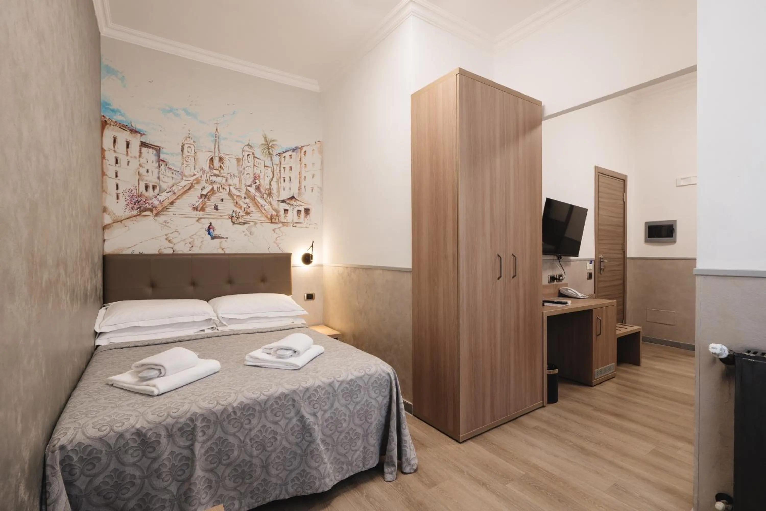 Photo of the whole room, Bed in Hotel Centro Cavour Roma