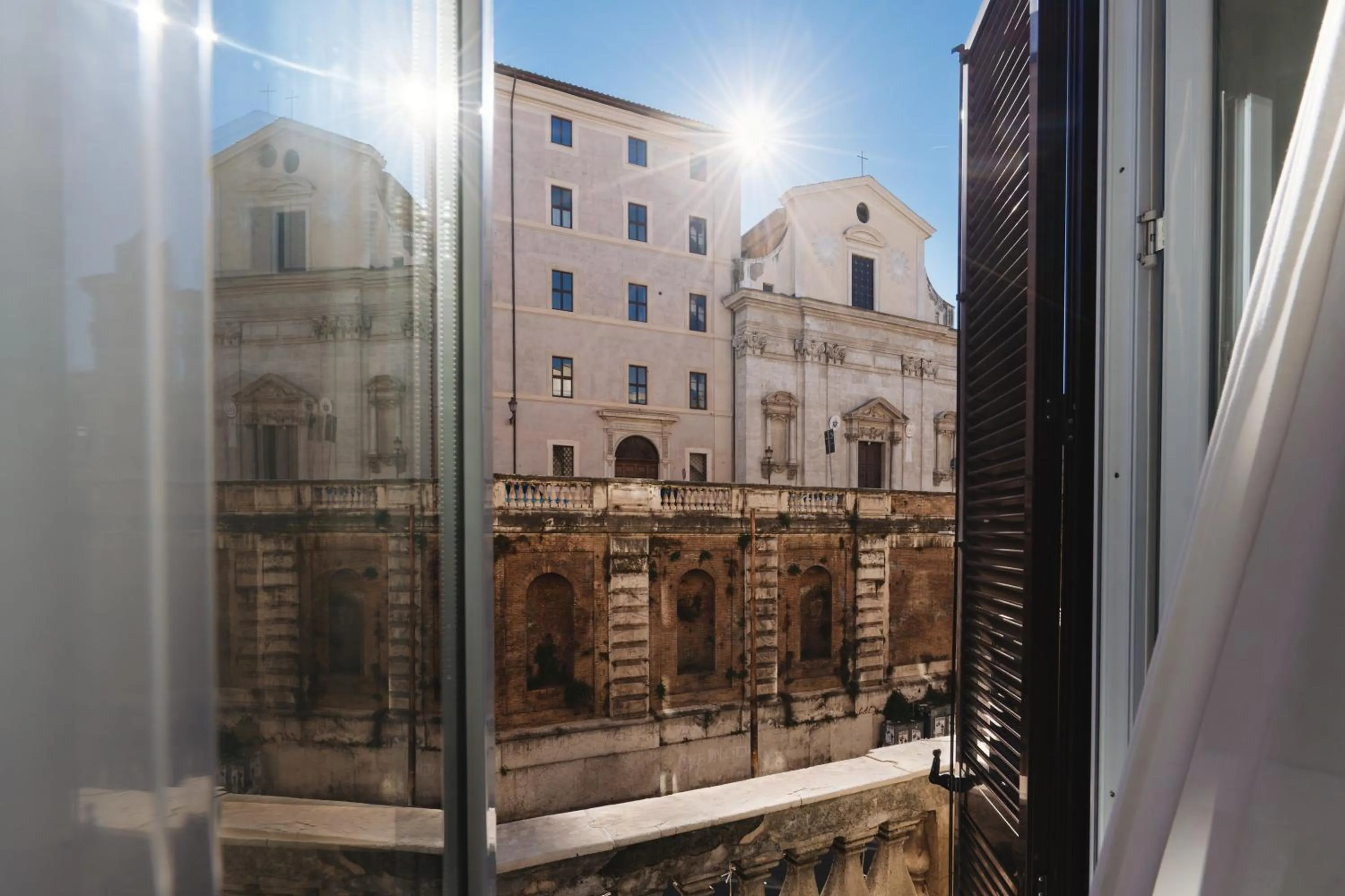 Property building in Hotel Centro Cavour Roma