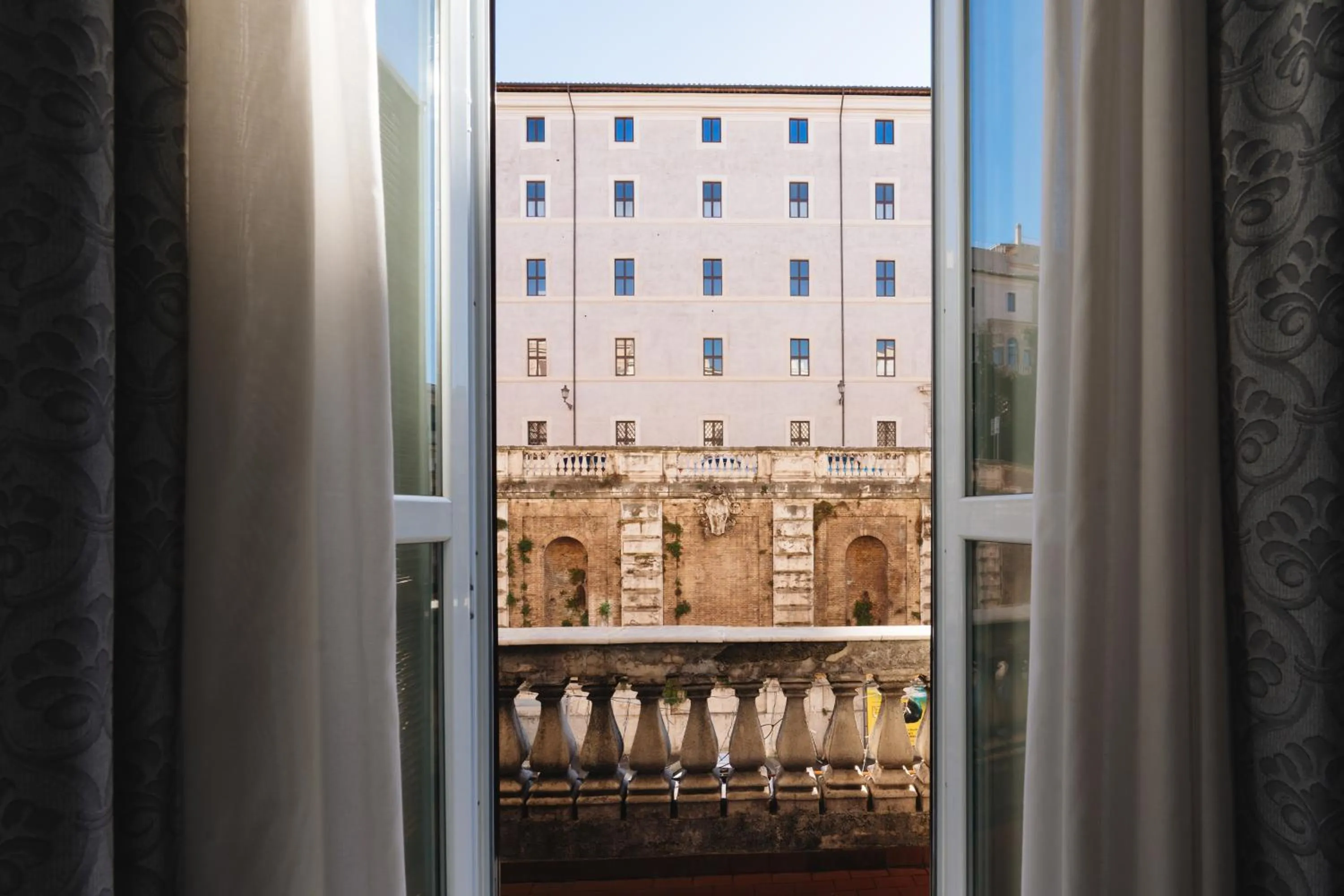 Property building in Hotel Centro Cavour Roma