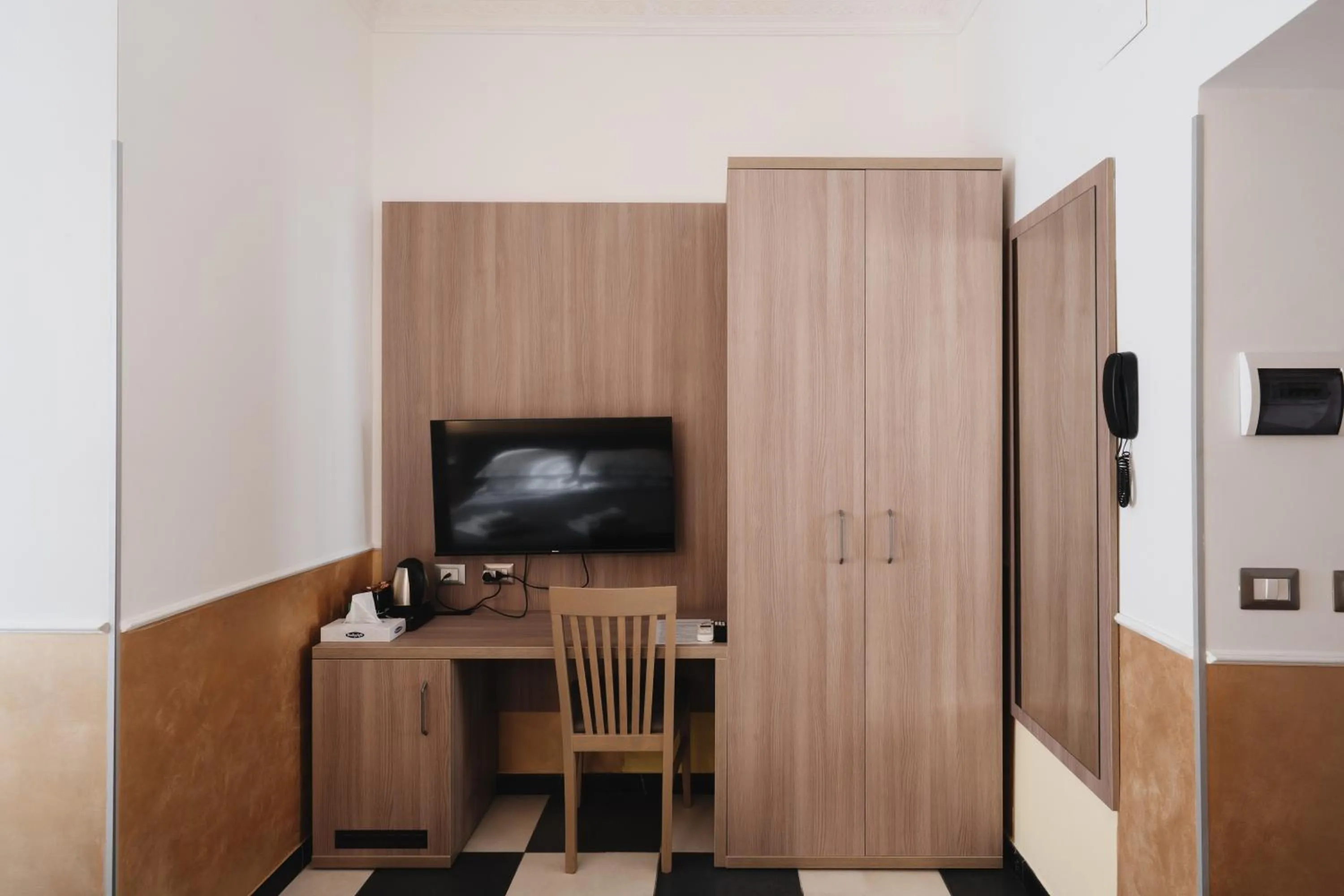 wardrobe in Hotel Centro Cavour Roma