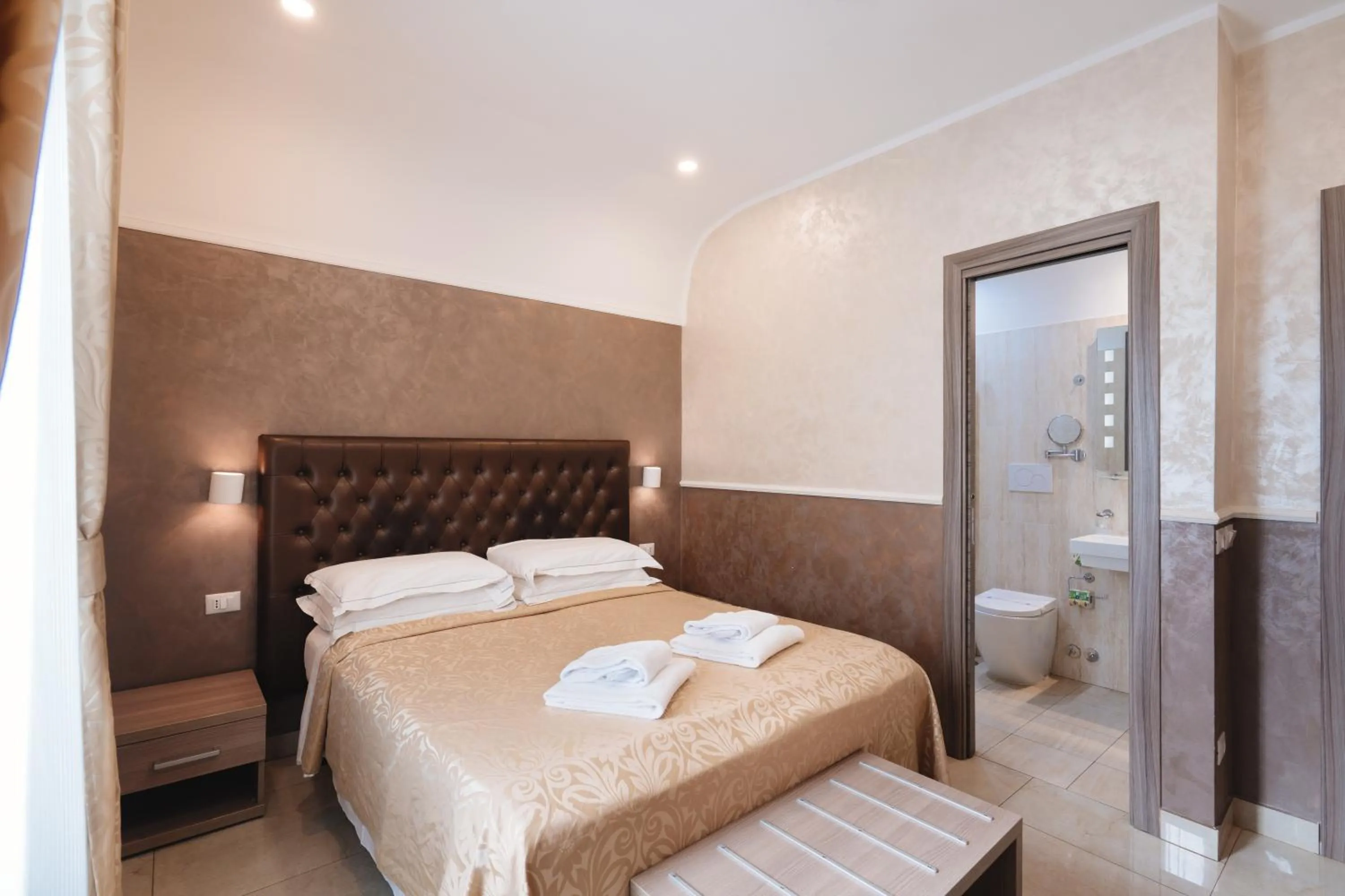 Photo of the whole room, Bed in Hotel Centro Cavour Roma